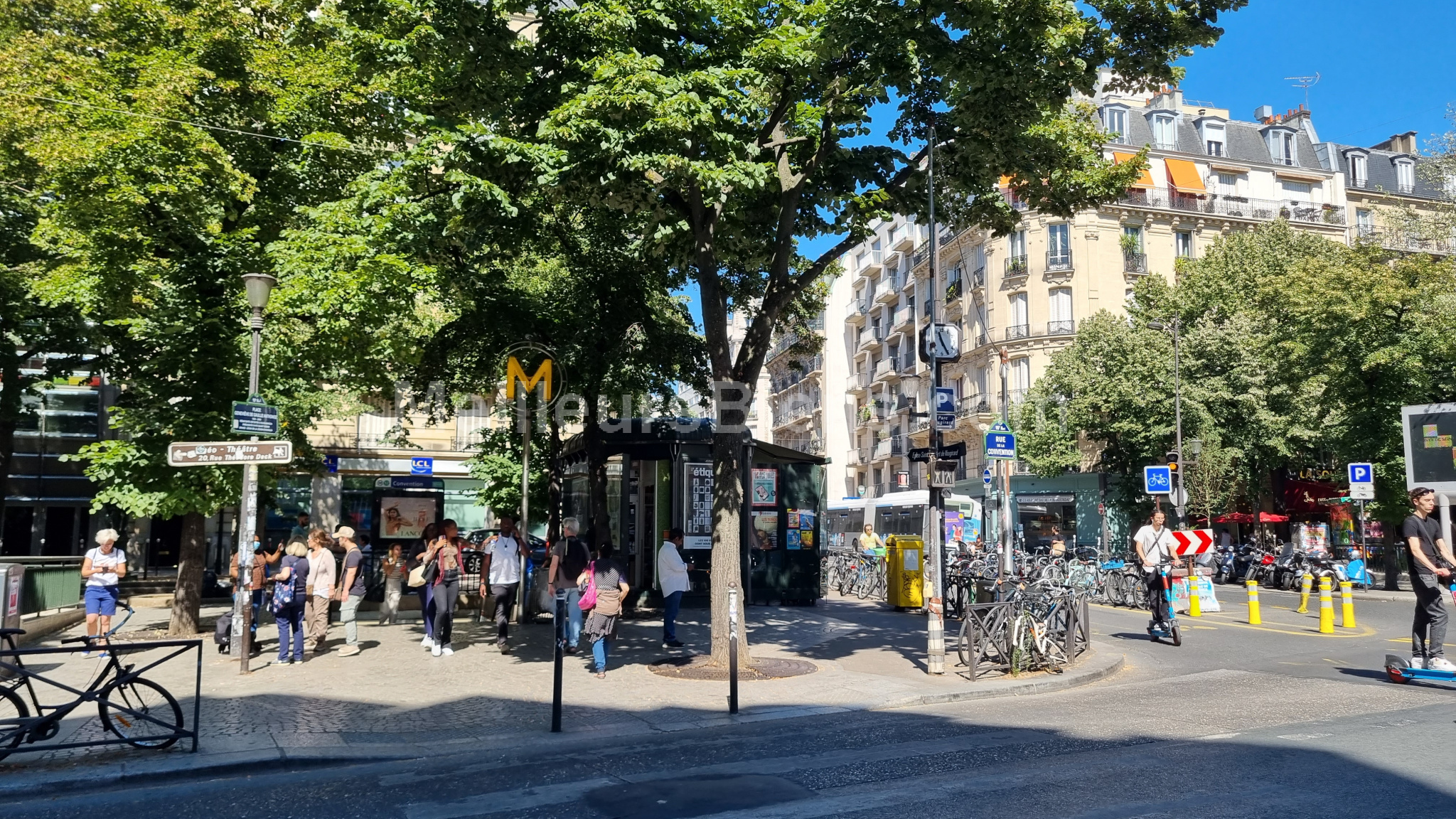 75015 : Métro Convention Grand STUDIO LUMINEUX AVEC BALCON