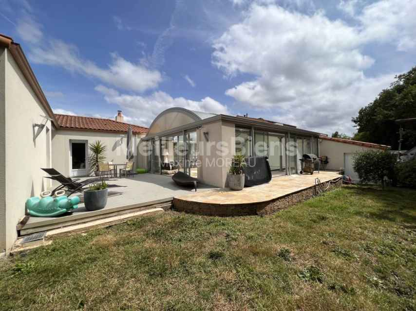 VILLA 132m2 et son espace détente de 100m2 SPA et PISCINE CHAUFFEE