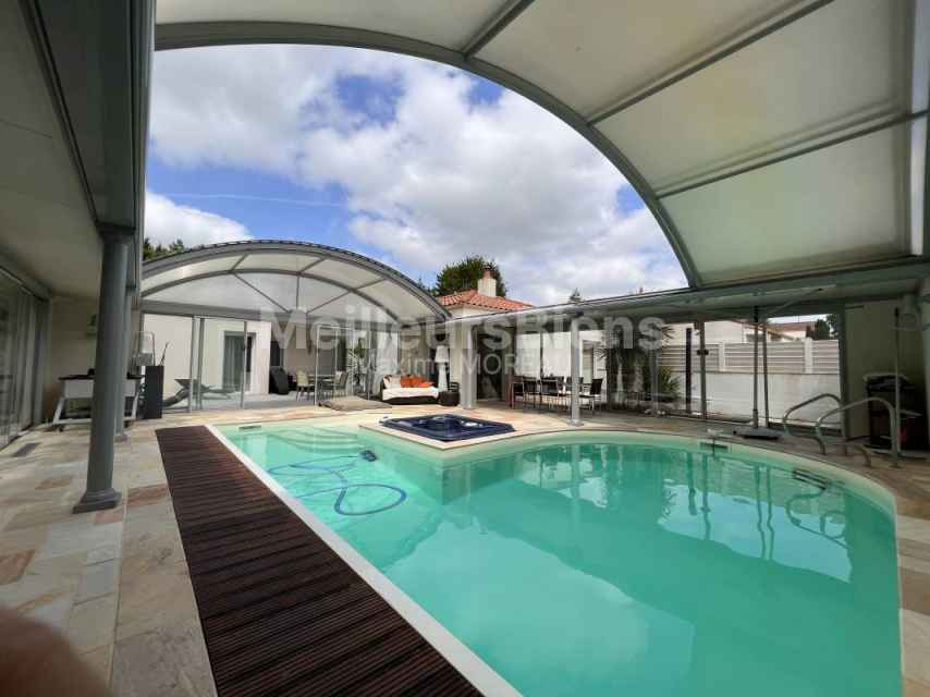 VILLA 132m2 et son espace détente de 100m2 SPA et PISCINE CHAUFFEE