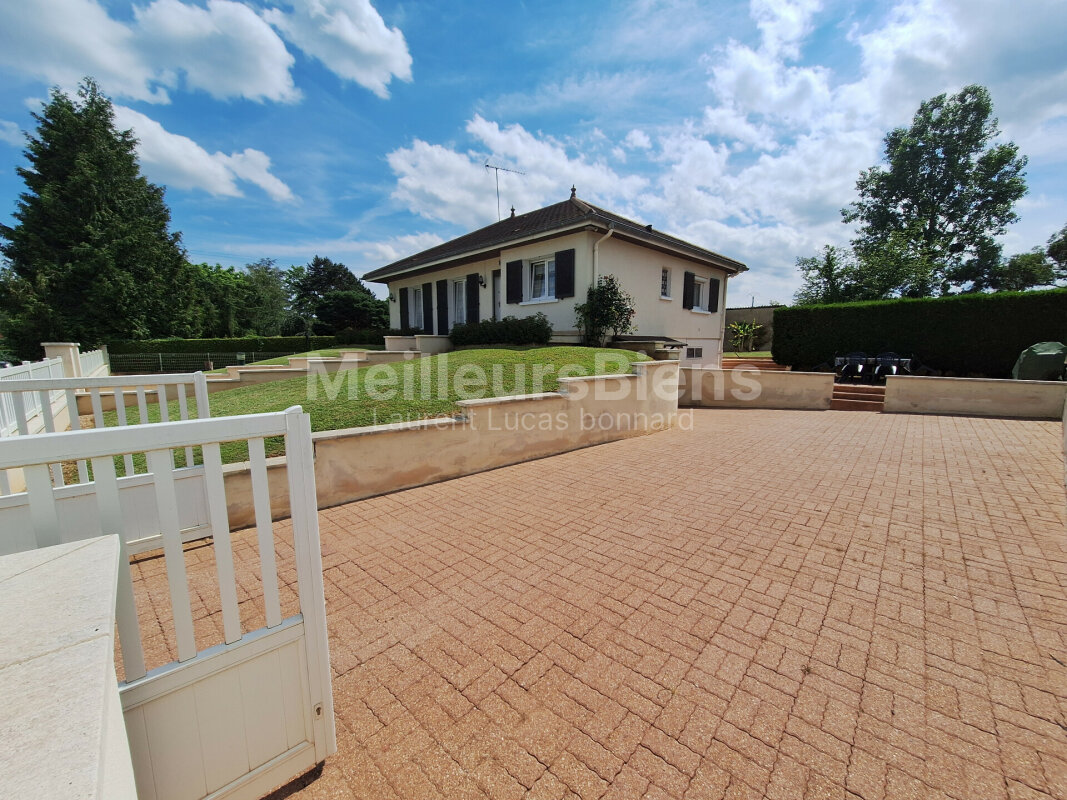 maison édifiée sur sous sol complet avec 4 chambres