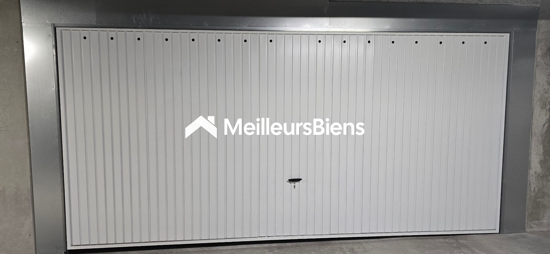 4 places dans un garage de plus de 50 m2
