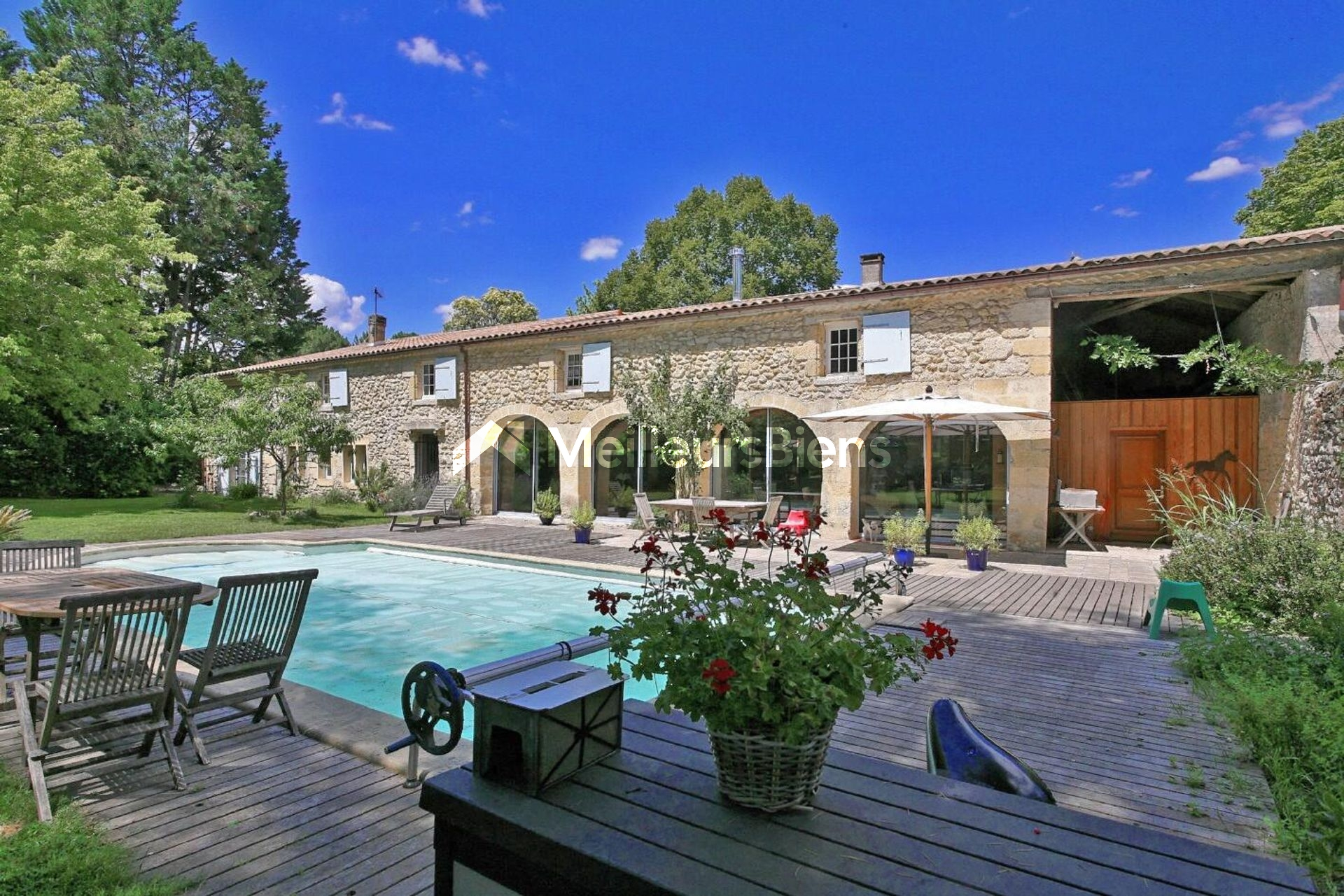 Propriété de Mathalin, divisible et constructible