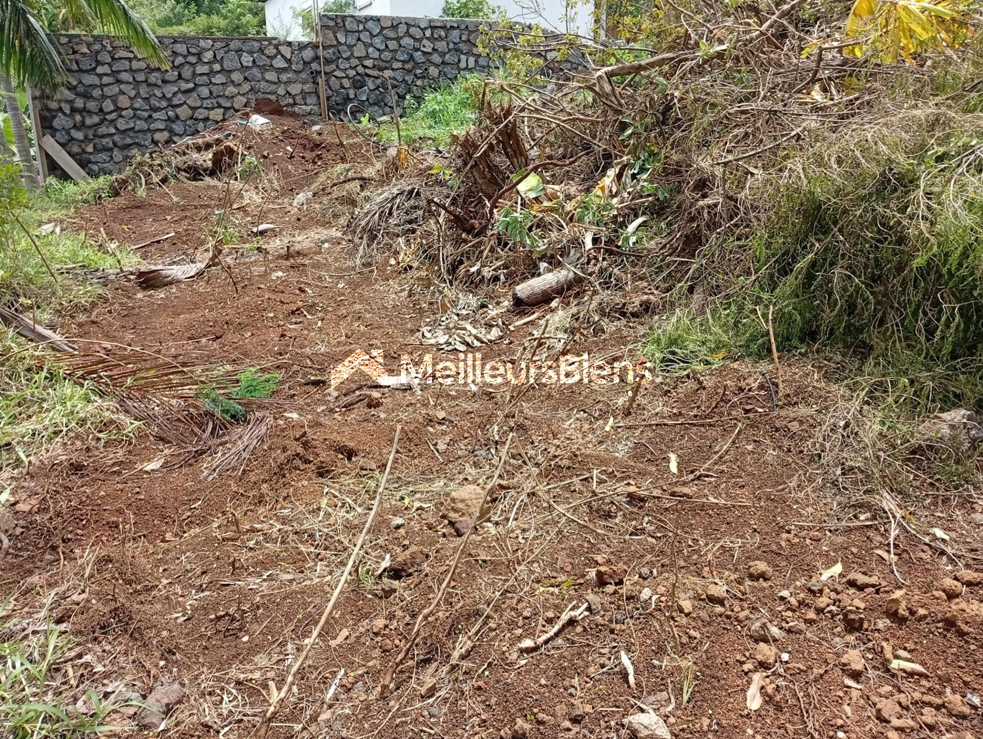 Terrain de 1362m2 dont 439m2 CONSTRUCTIBLE en Zone U5/126 500€