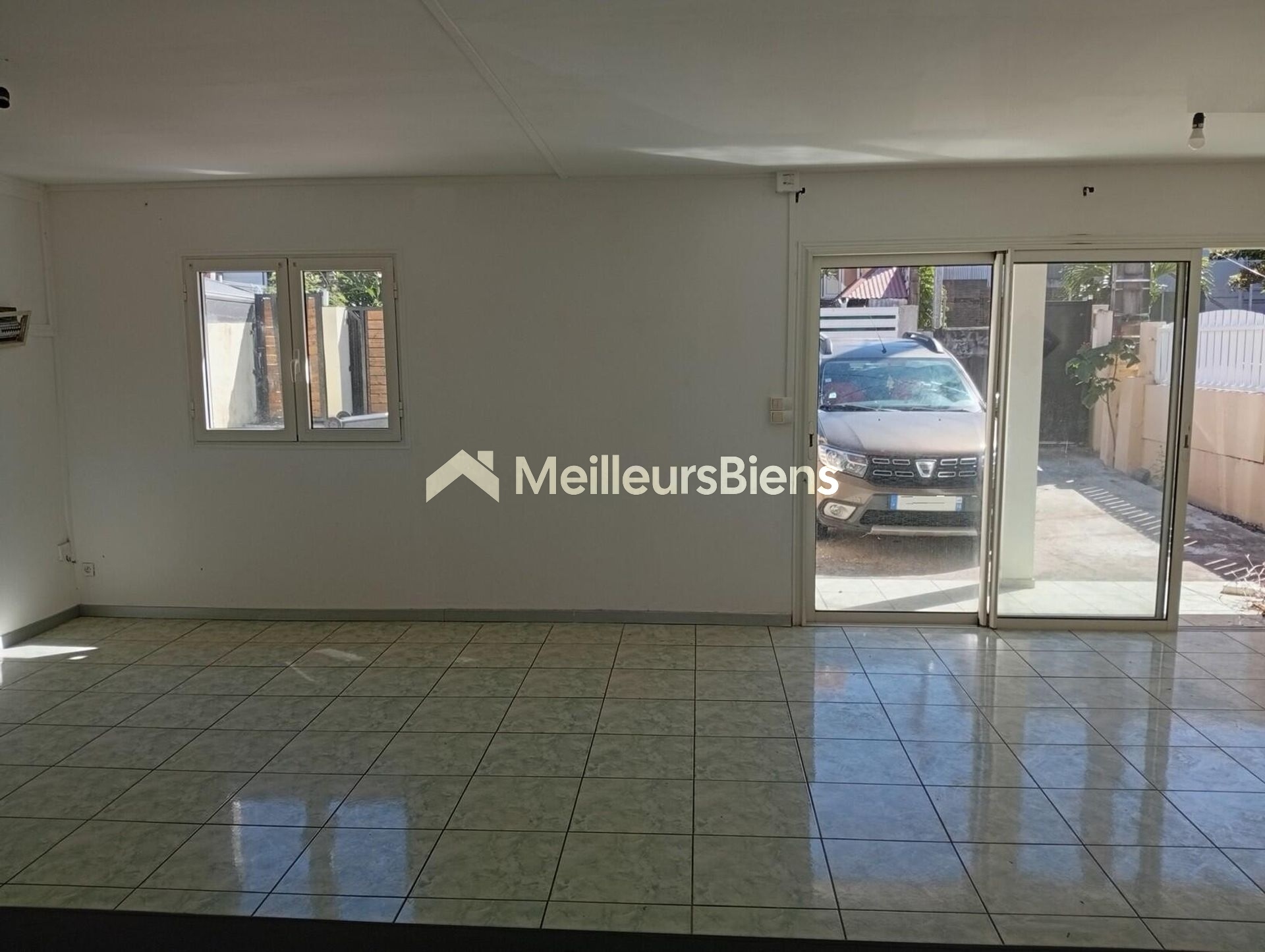 Maison F4 à Etage + dépendance avec Terrasse à Rénover 215000€