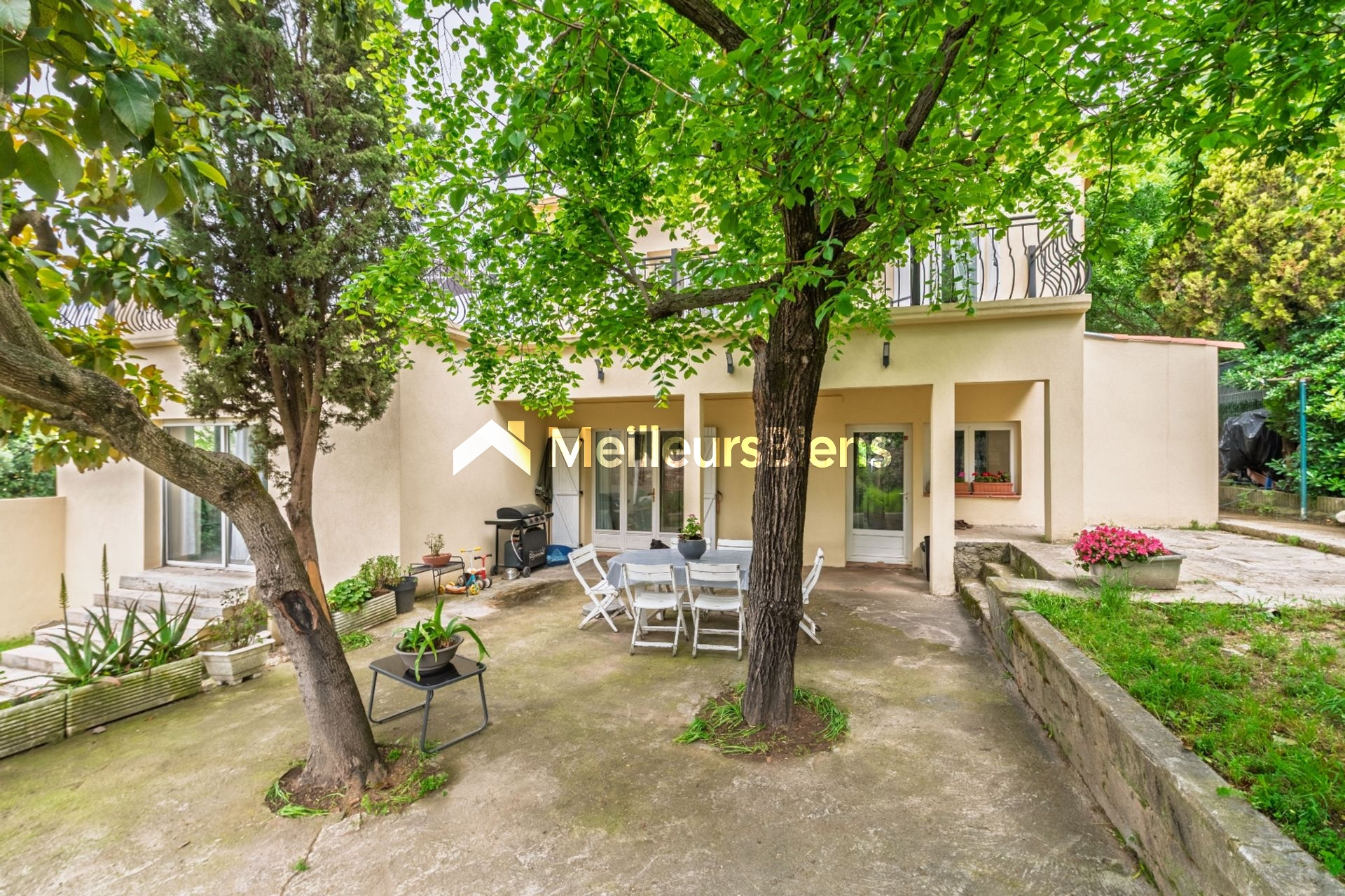 Exclusivité Cannes La Frayère: Maison de 172 m2 offrant de nombreuses possibilités, sur joli jardin de 490 m2