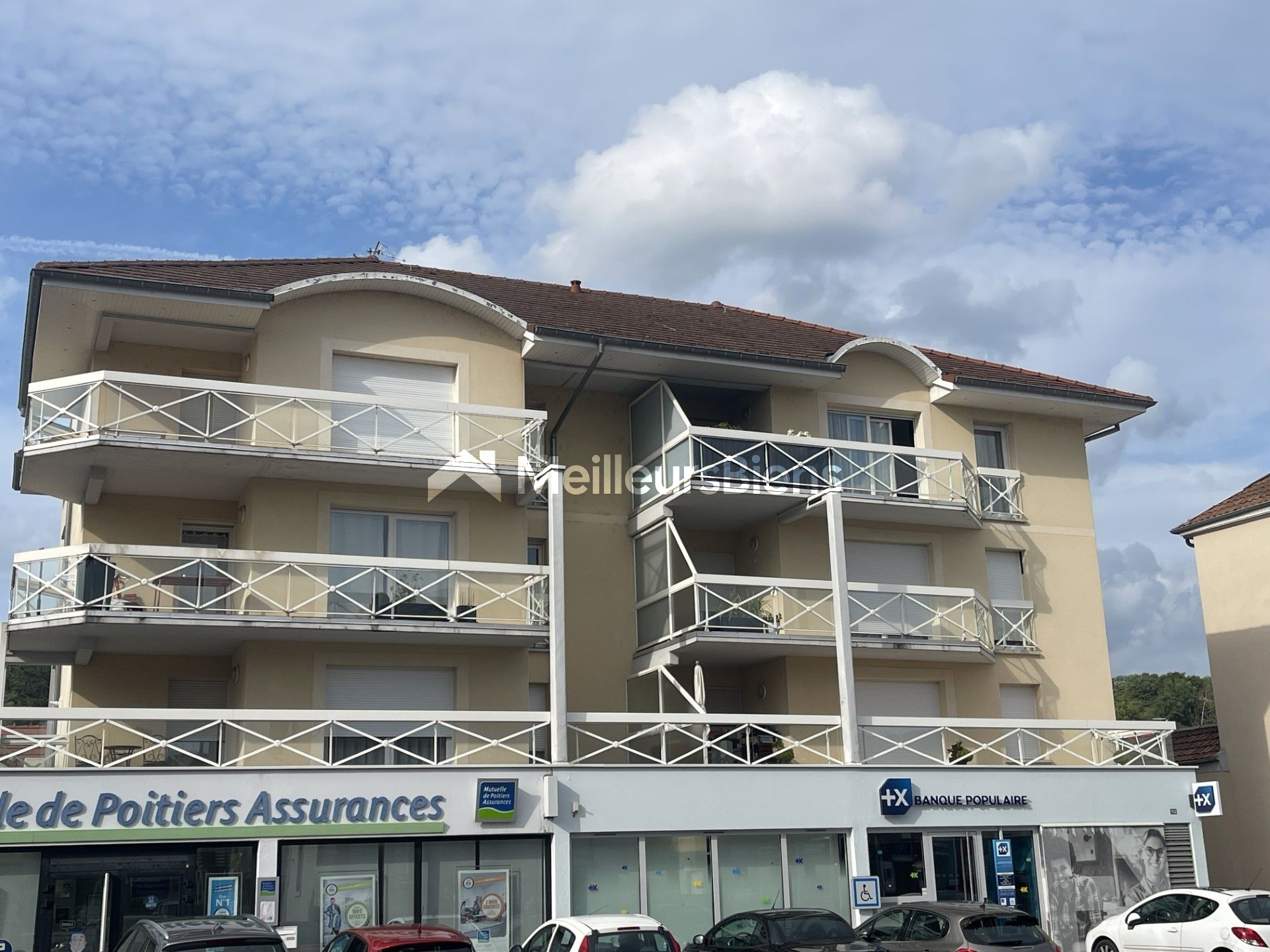 Appartement en rez de jardin avec garage et espace vert