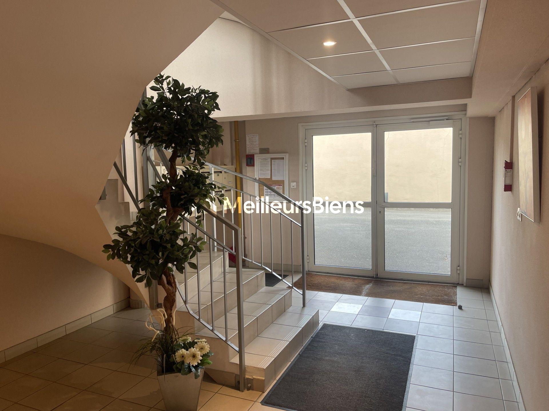 Appartement en rez de jardin avec garage et espace vert