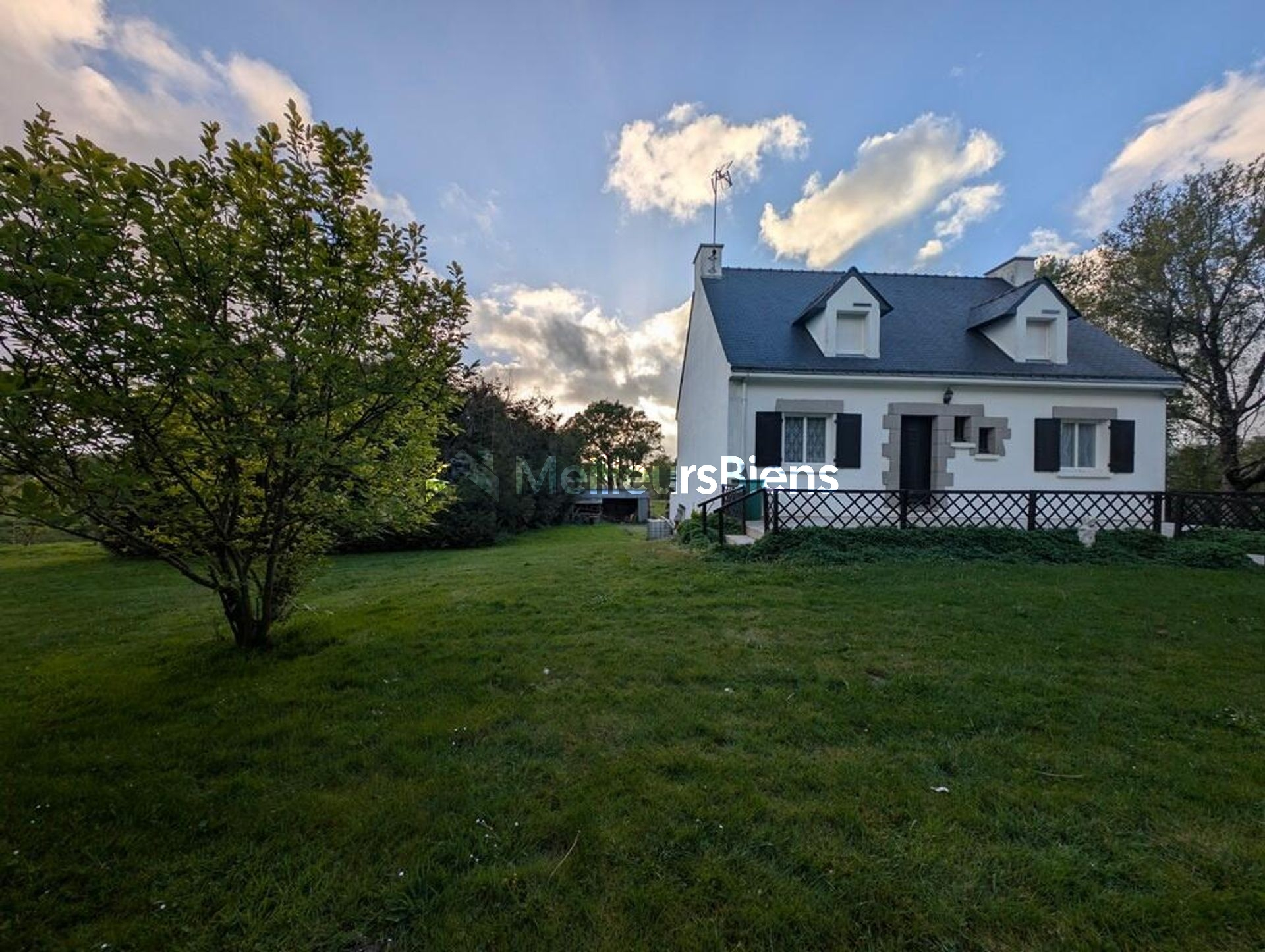 44410 HERBIGNAC - Au calme- Maison avec sous-sol - 4 chambres - garage -avec terrain de presque 1 hectare