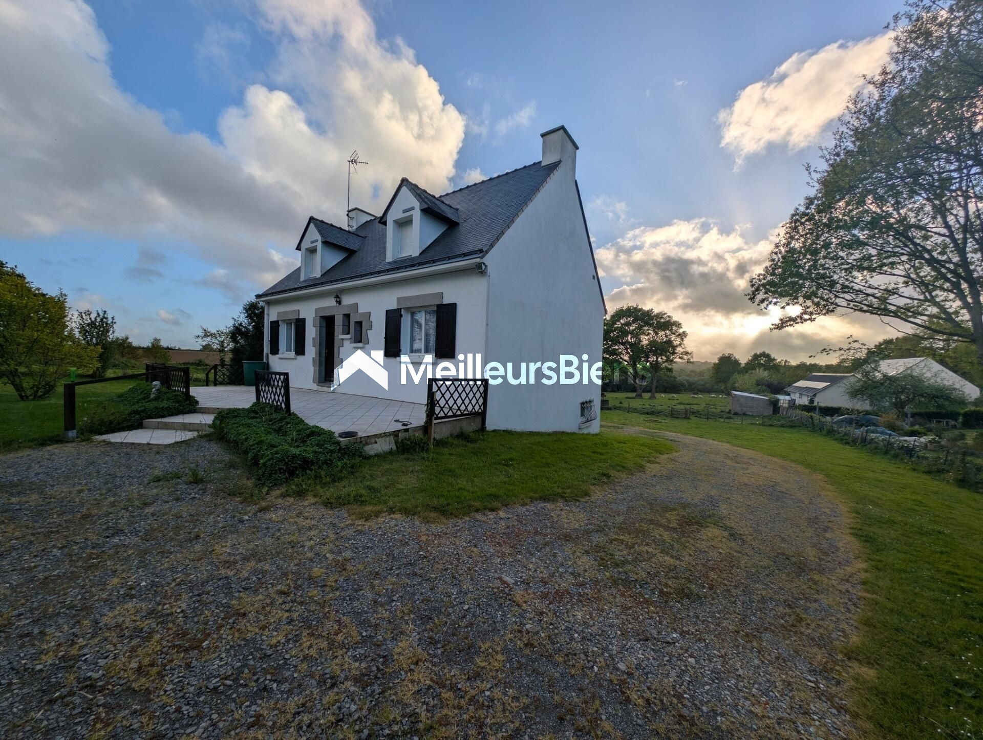 44410 HERBIGNAC - Au calme- Maison avec sous-sol - 4 chambres - garage -avec terrain de presque 1 hectare