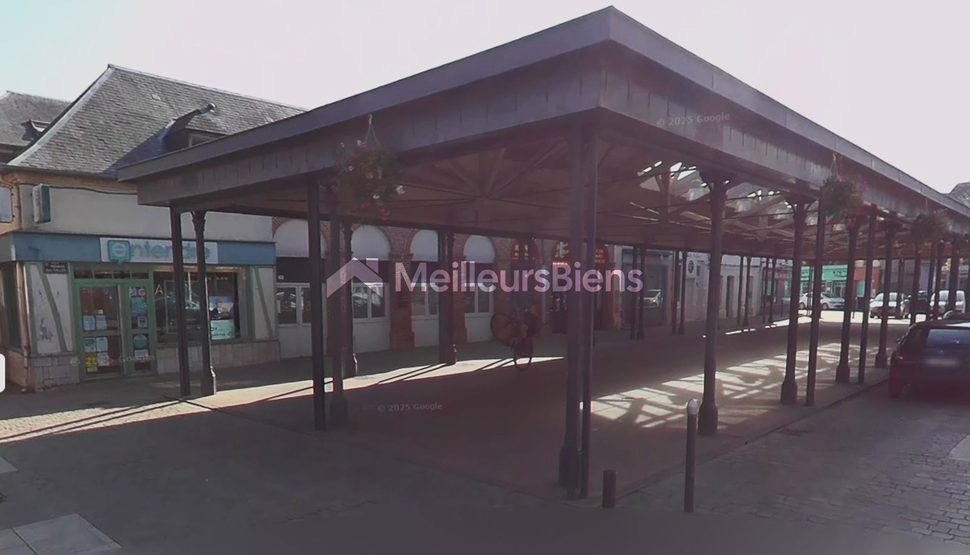 Bel immeuble en plein centre de Buchy