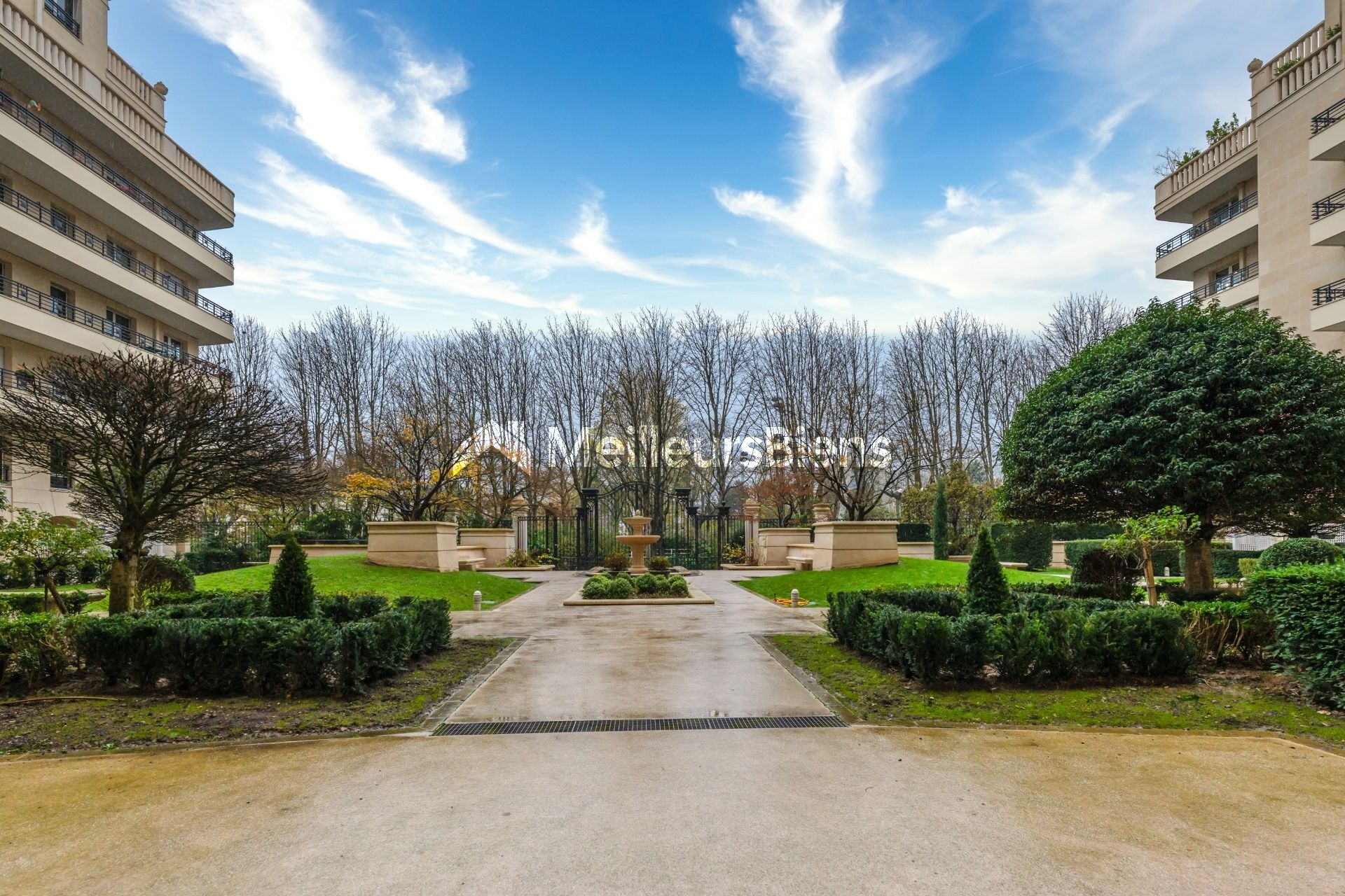 T2 clair & lumineux avec terrasse de 20 M² , cave & parking proche commerces et transports