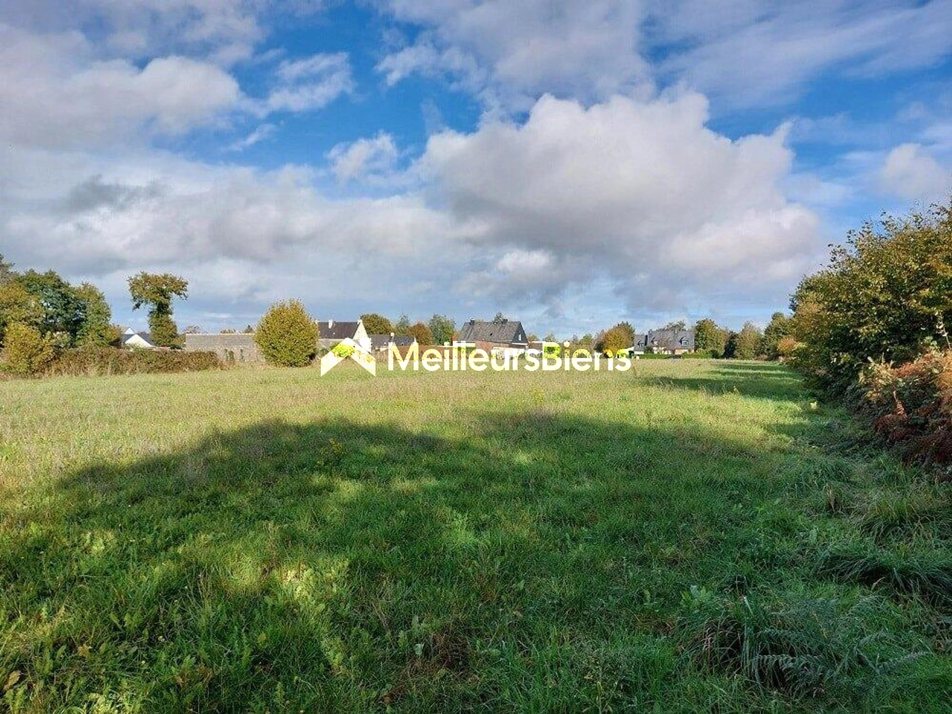 Très grand terrain à batir de 2500m² viabilisé