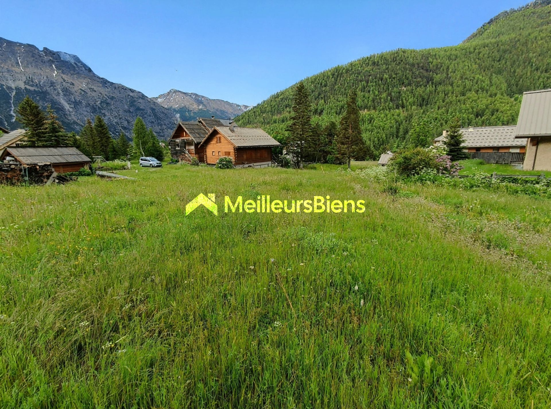 Très rare Terrain constructible à vendre de 587m² à NEVACHE (05)