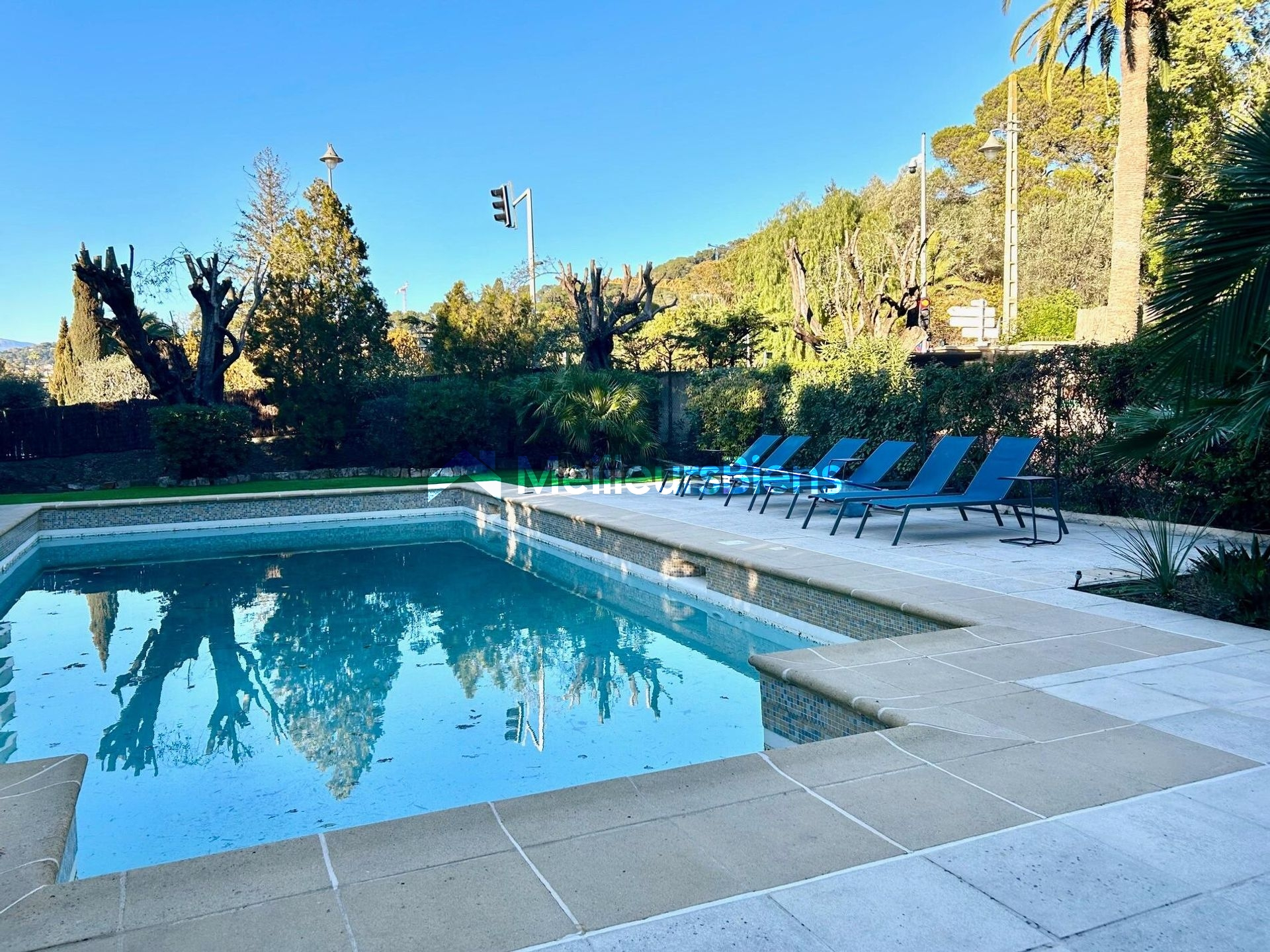 Cannes : Grand 3 pièces de 98 m2, avec terrasse, garage et piscine