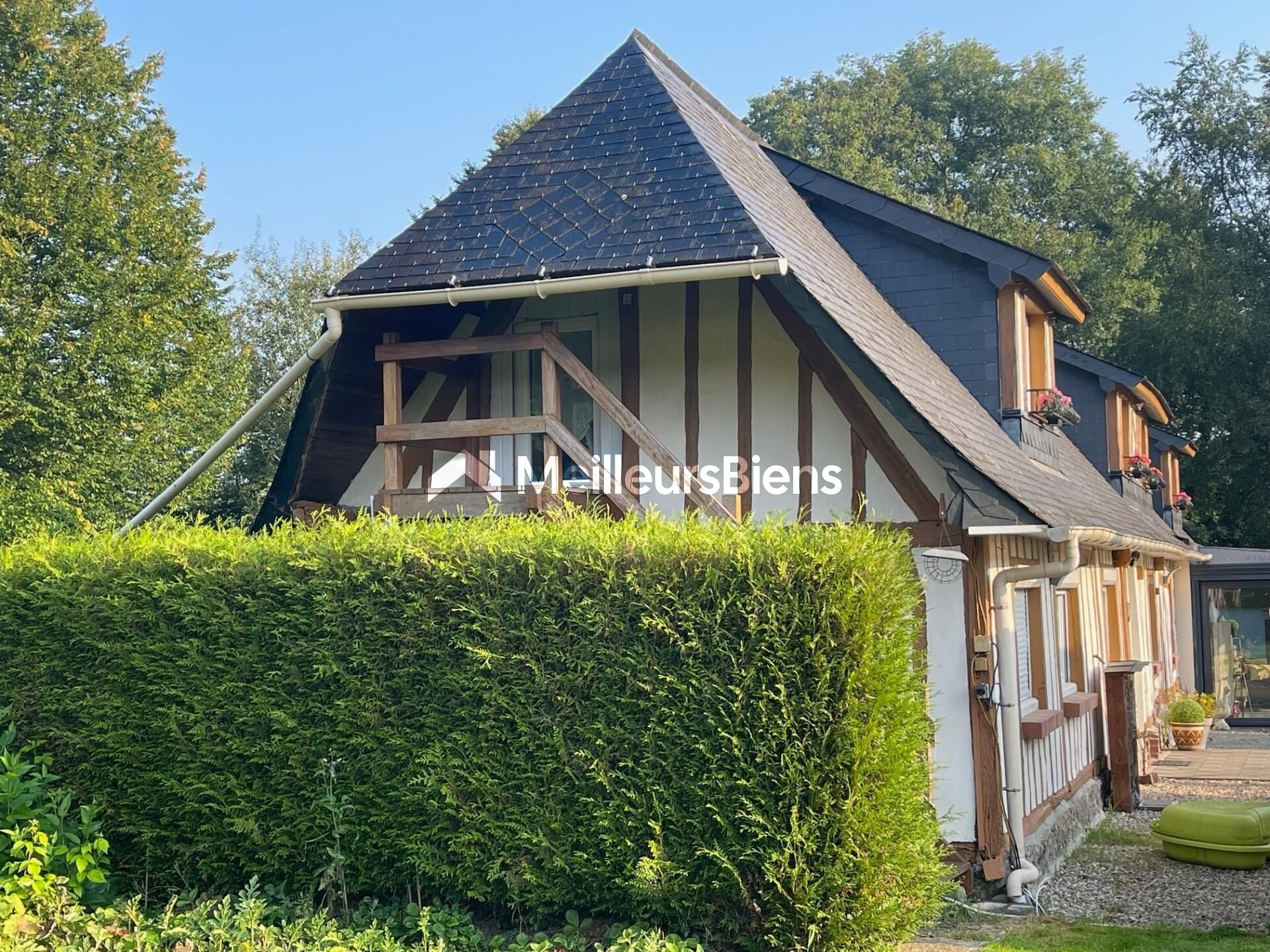 🏡 Longère normande rénovée – 180 m² – 4 chambres – Jardin 3 470 m² – Garage 80 m² 📍 Ouville-l’Abbaye – À 20 min de Rouen et 10 min de Yerville