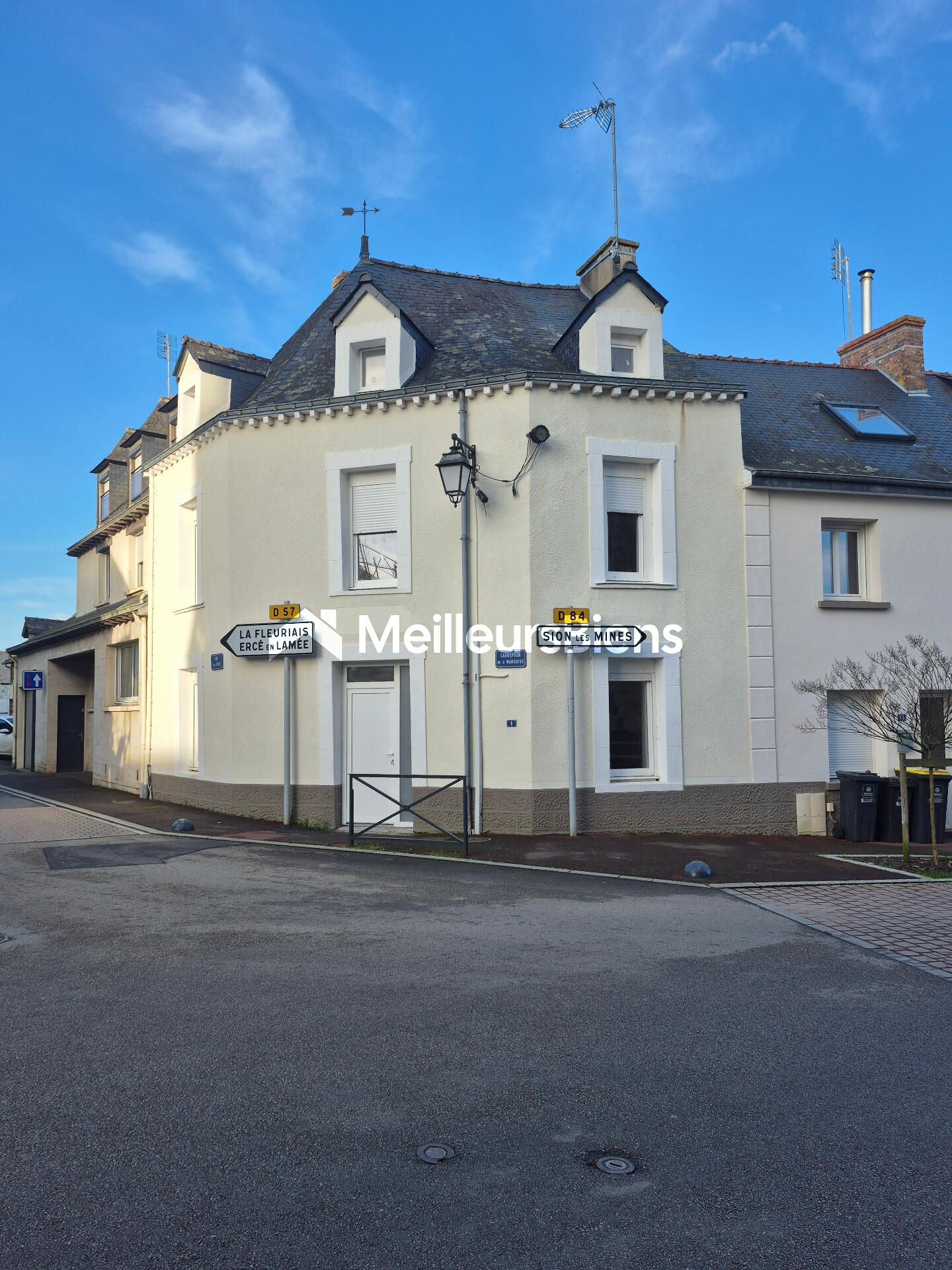 Maison de Bourg en pierre rénovée
