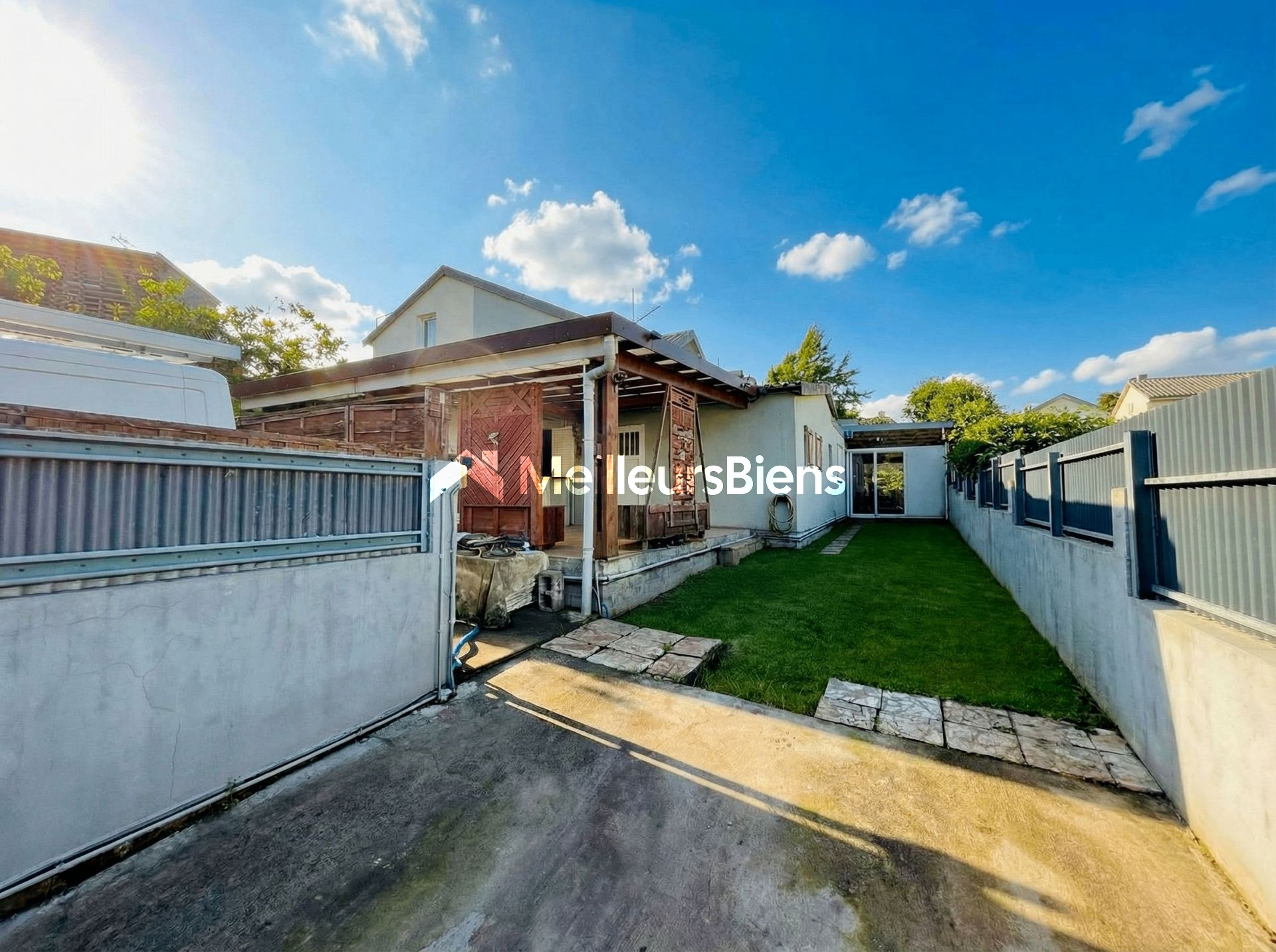 🌈 Maison familiale T6 131 m² – 5 chambres – jardin – photovoltaïque – Plaine des Cafres 97418 - A saisir : 187 000 € FAI