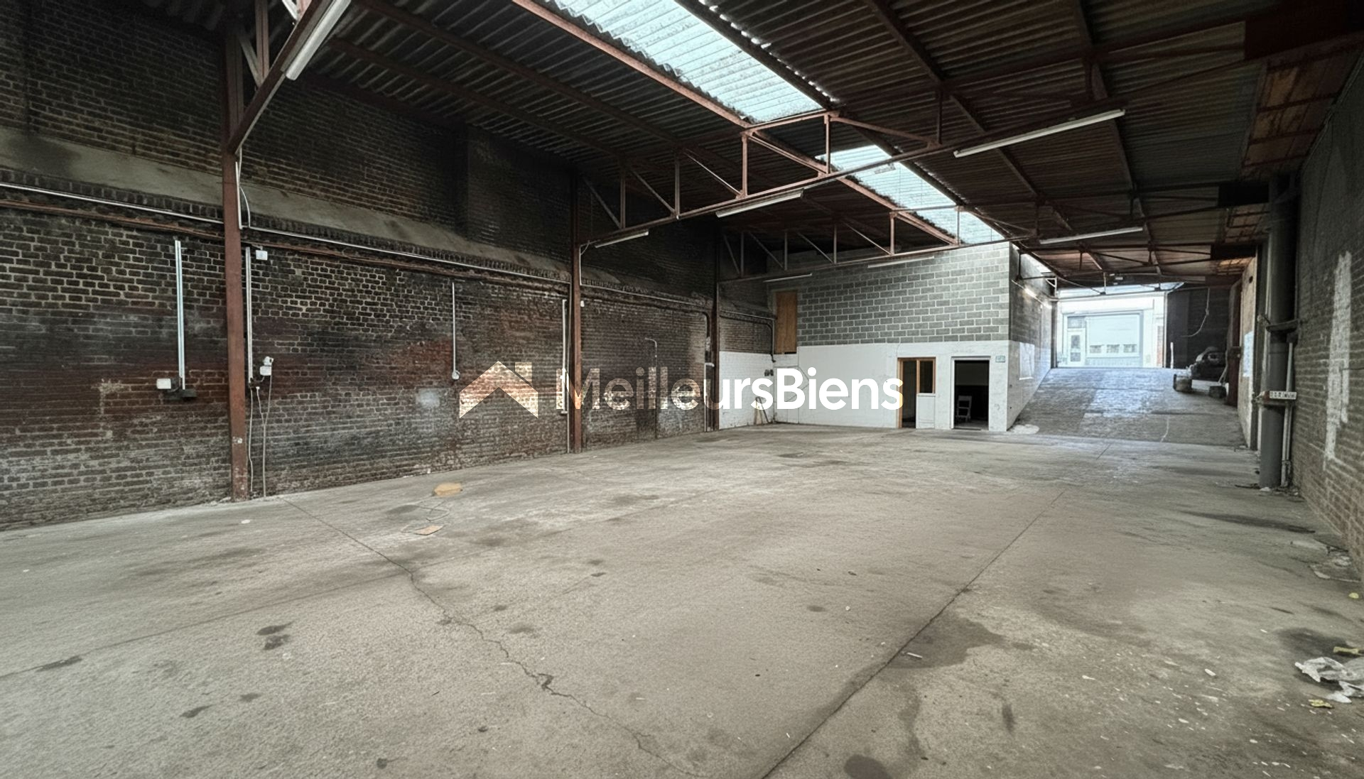 Local d’activité / entrepôt loué avec surface disponible – 450 m² – Roubaix – Opportunité investisseur ou utilisateur