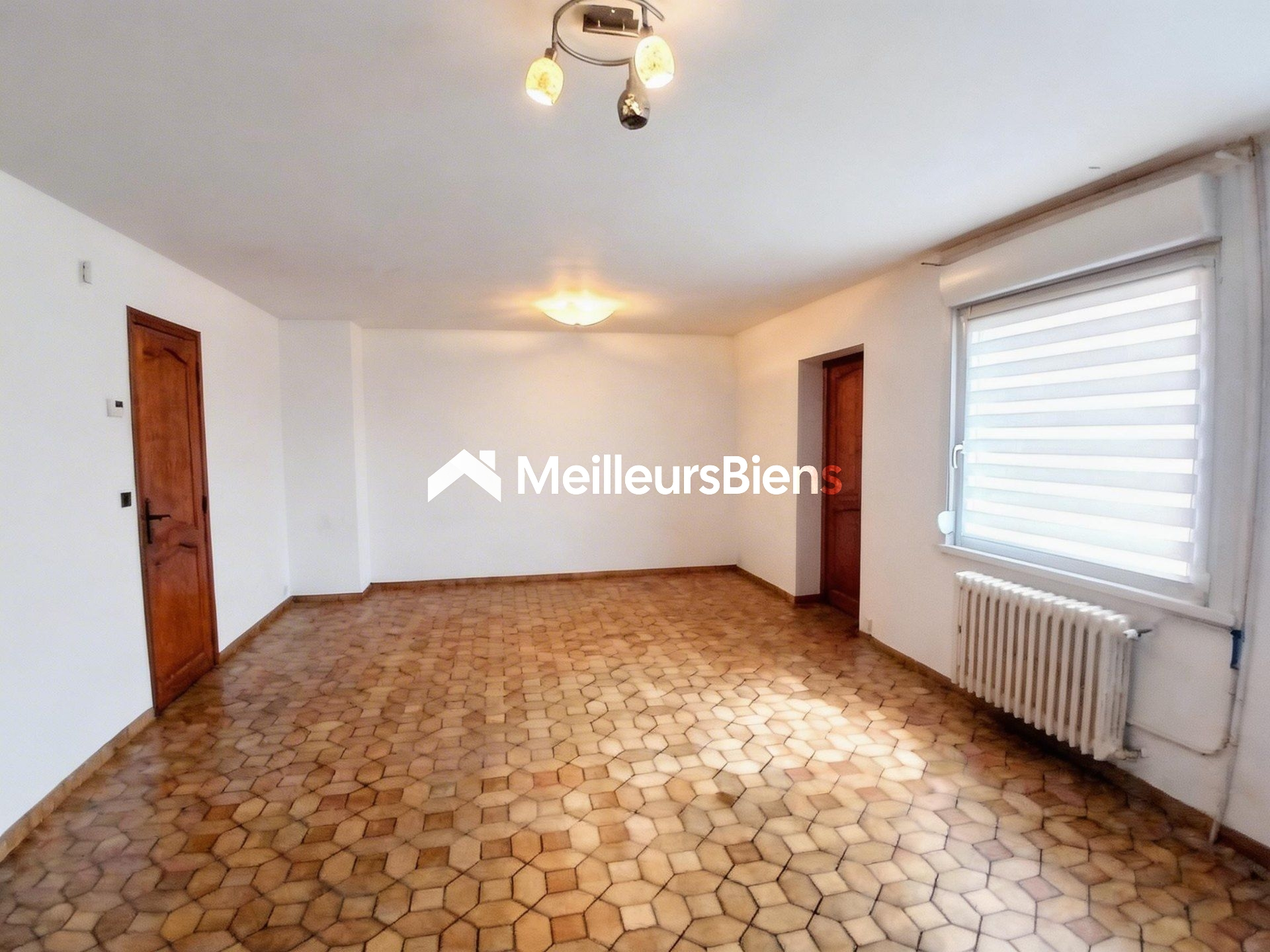 Maison individuelle en semi plain-pied avec hangar