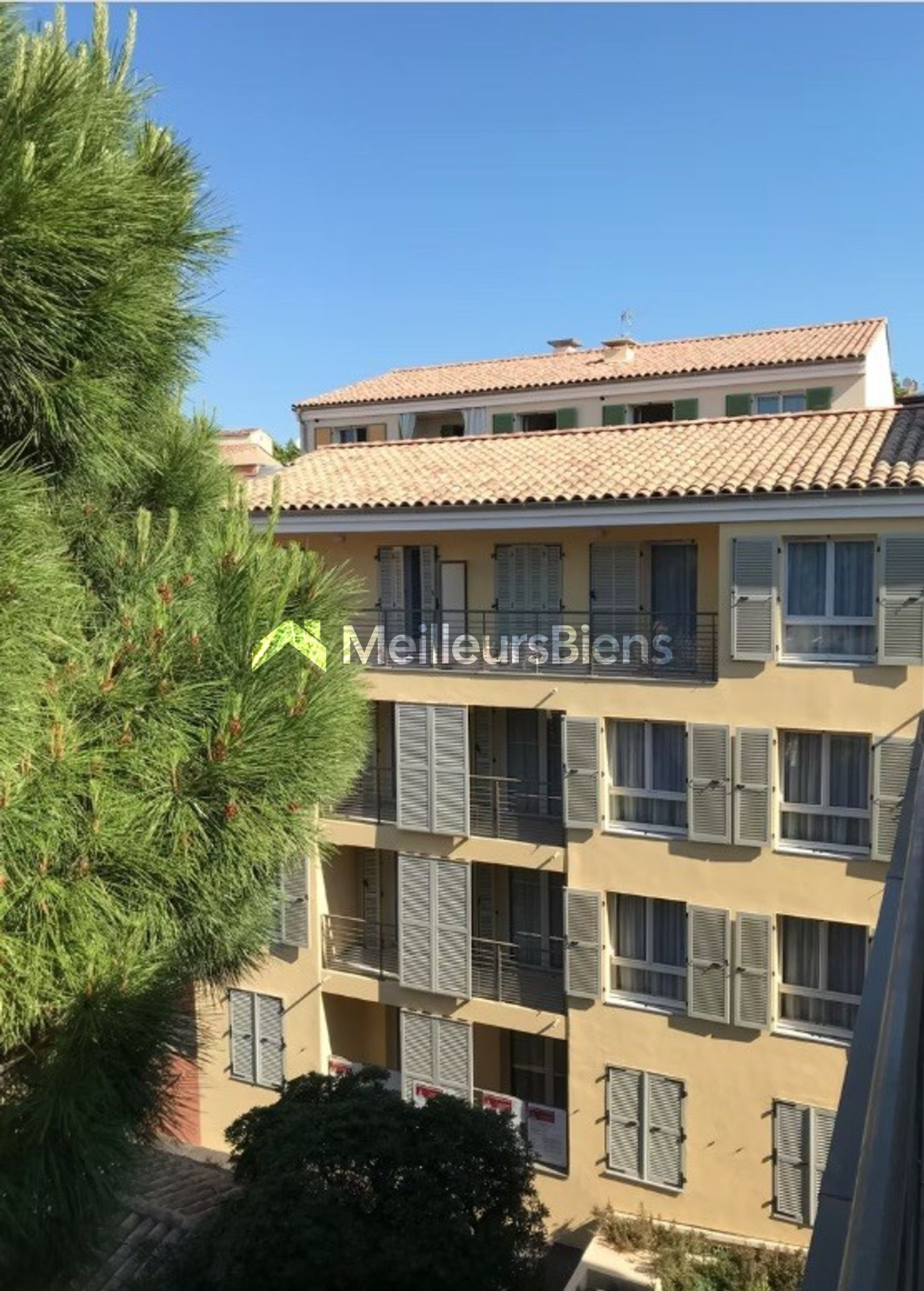 Fréjus plage/centre ville -appartement T1 meublé URGENT !