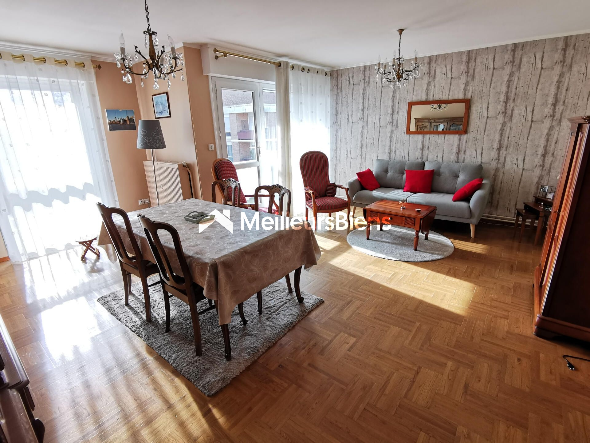 BEL APPARTEMENT 80 M2 AU 4EME ETAGE 2 CHAMBRES 2 BALCONS 1 GARAGE