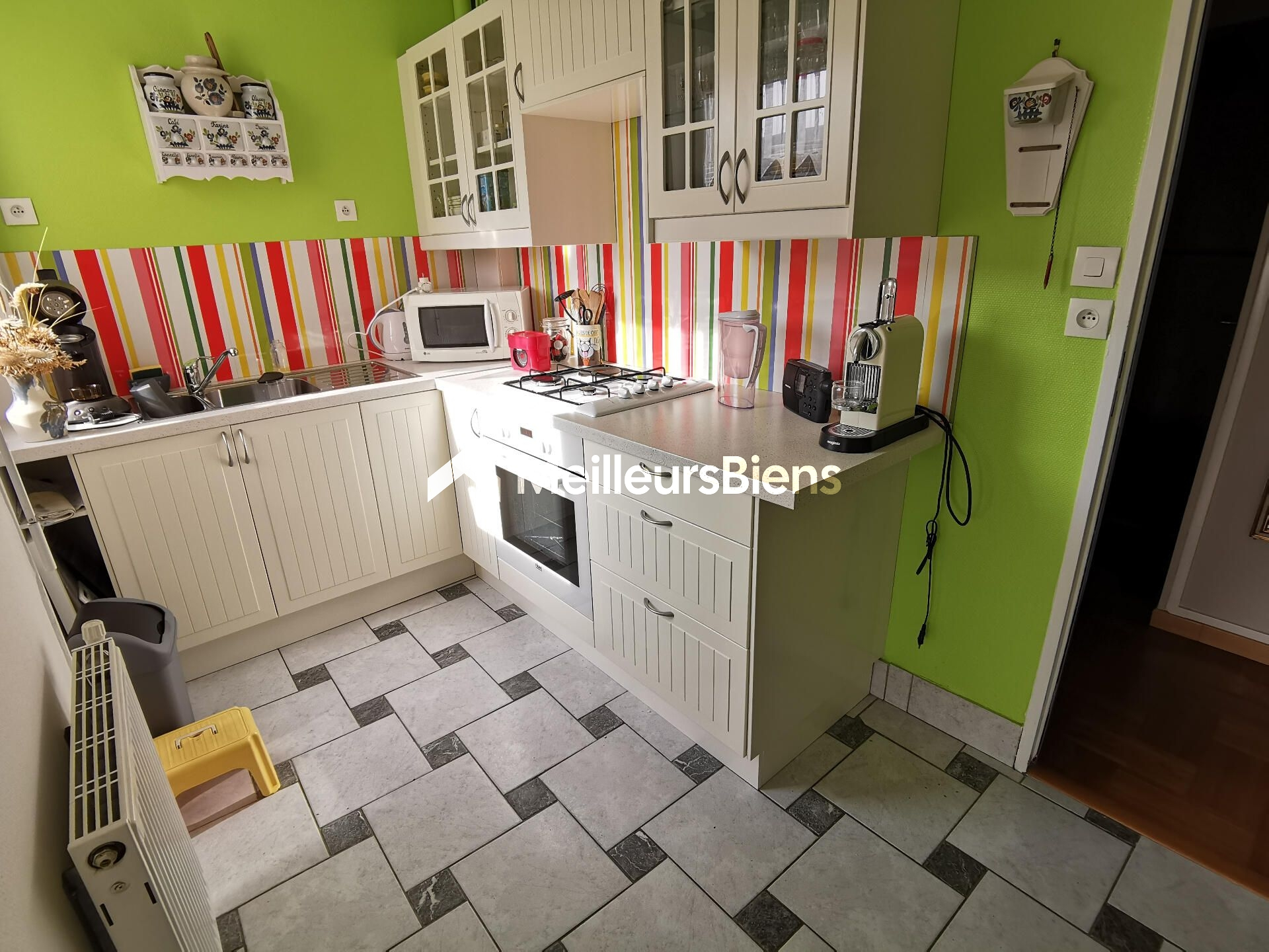 BEL APPARTEMENT 80 M2 AU 4EME ETAGE 2 CHAMBRES 2 BALCONS 1 GARAGE