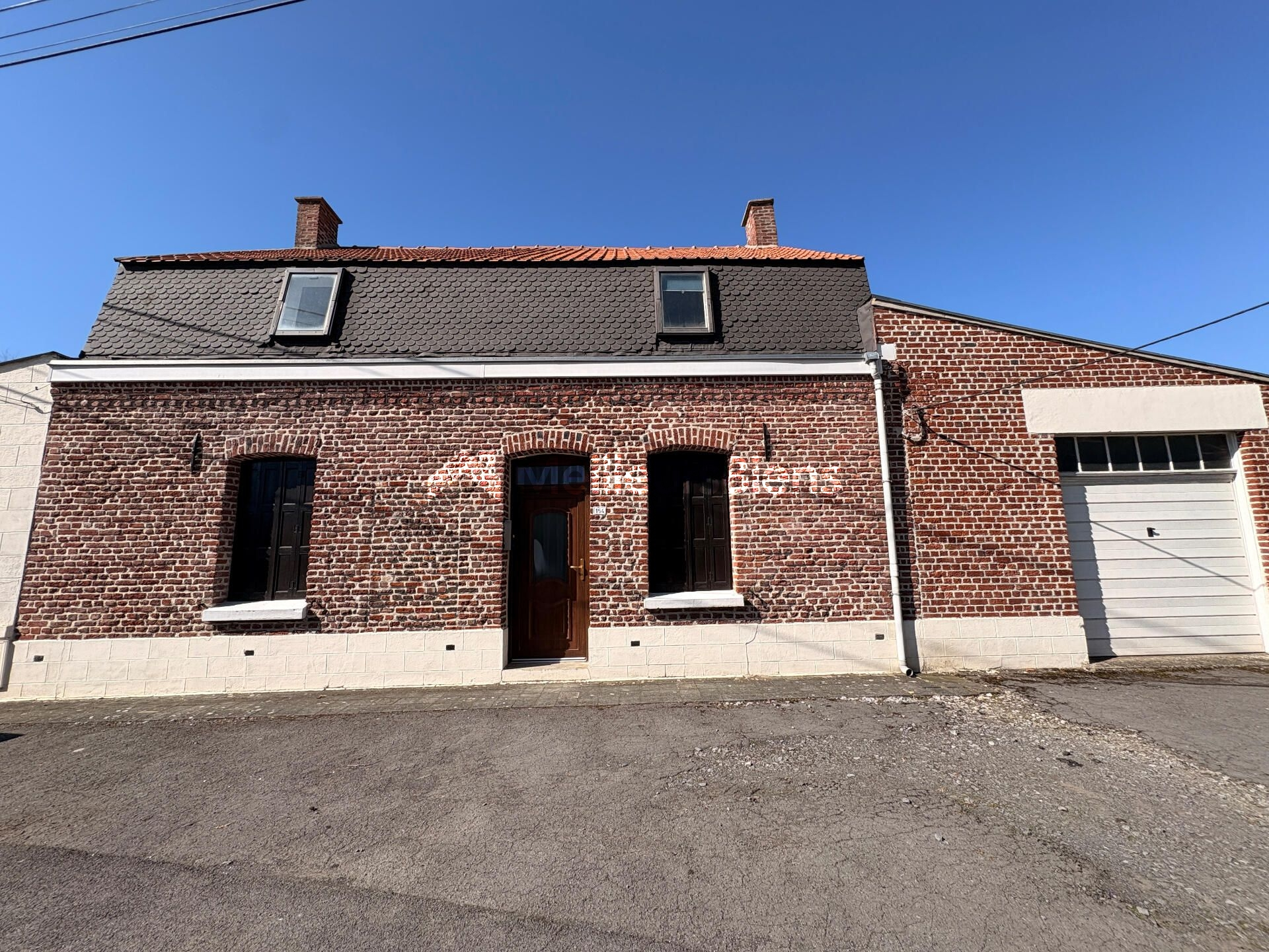 Maison familiale avec grand jardin et dépendances – Raismes