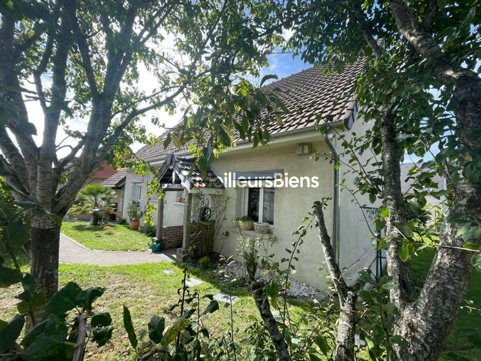 Maison individuelle au calme roche Centre Ville T6, 136m² sur 621m²