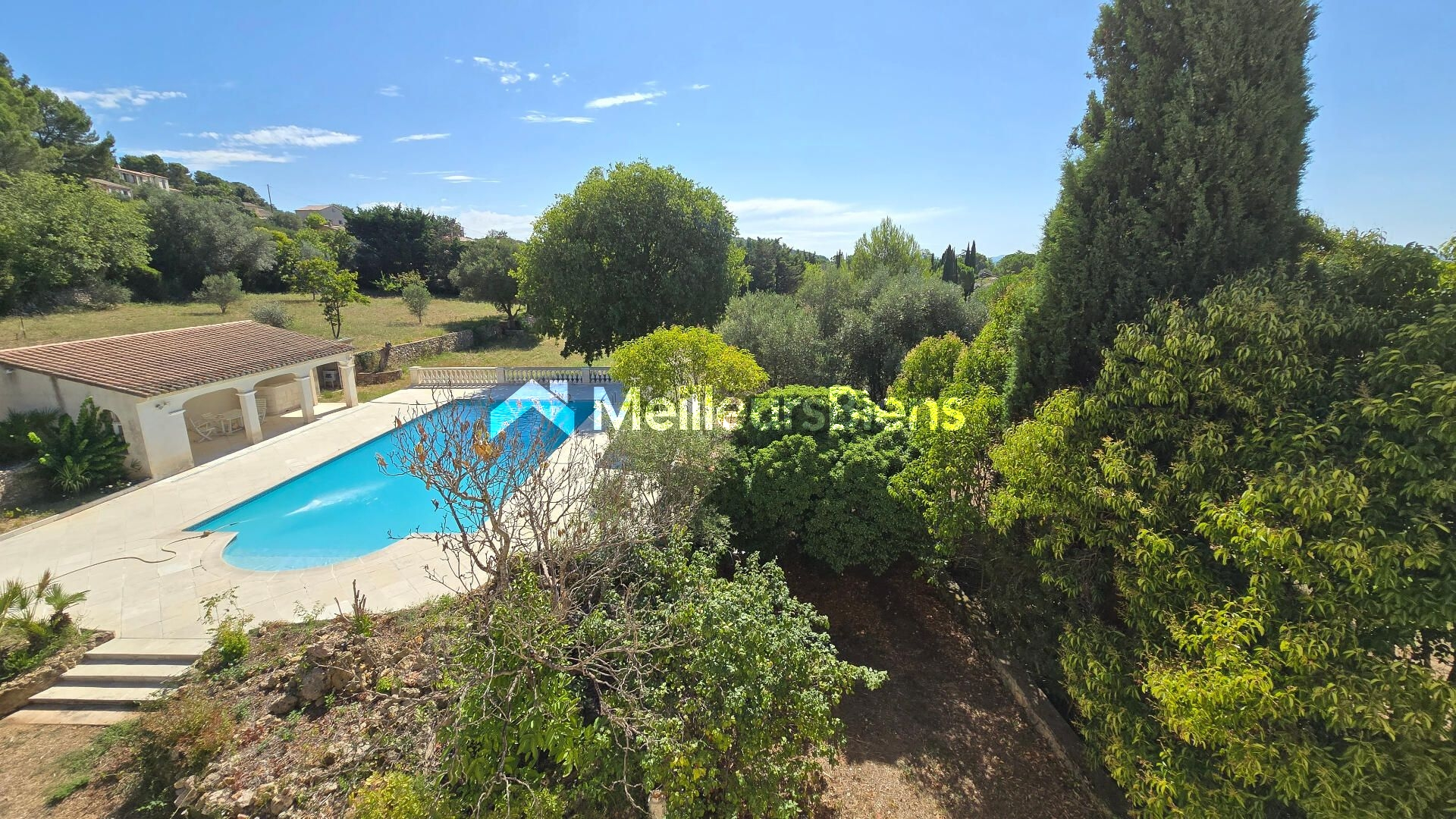 LORGUES — Domaine de 16 000 m² avec deux habitations, piscine et fort potentiel patrimonial