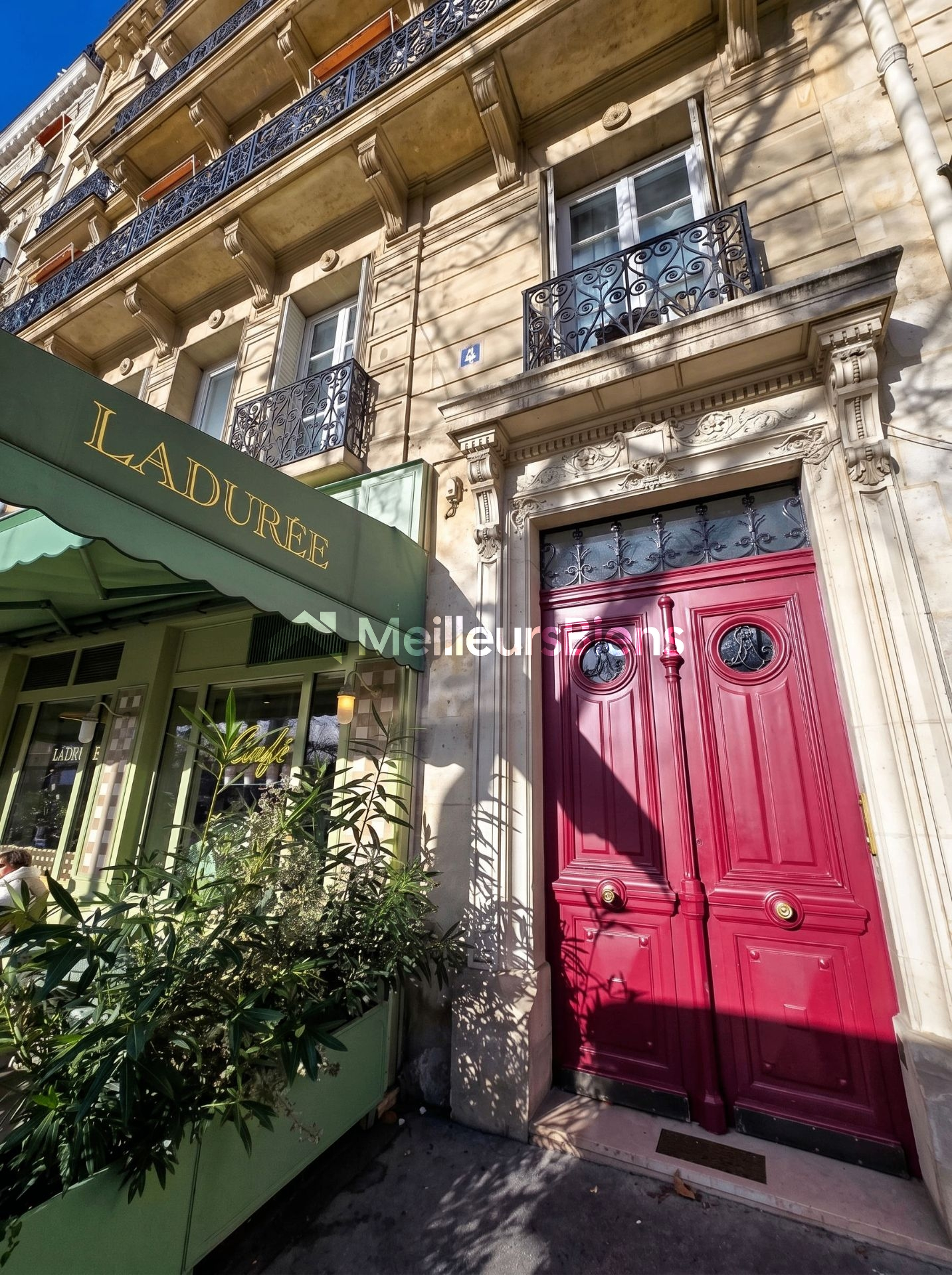 Exceptionnel Appartement F4 traversant face aux jardins du Luxembourg disposant de 3 chambres