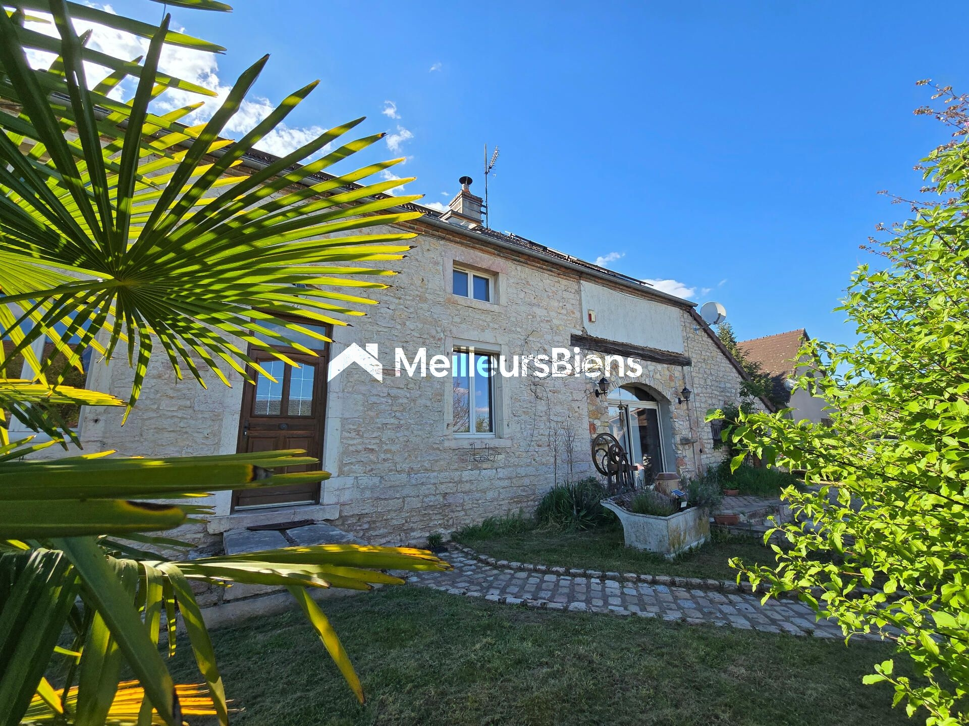 Maison en pierre de 164 m² avec 5 chambres piscine