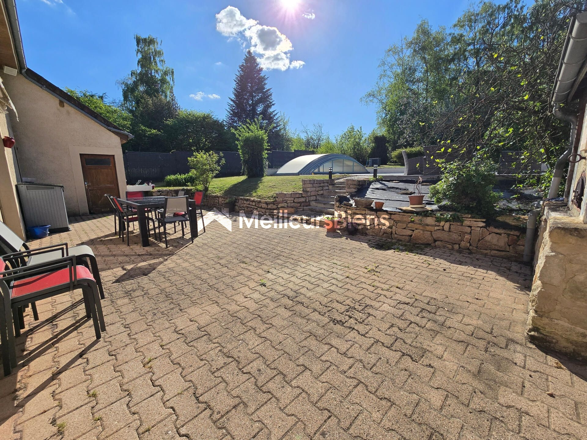 Maison en pierre de 164 m² avec 5 chambres piscine