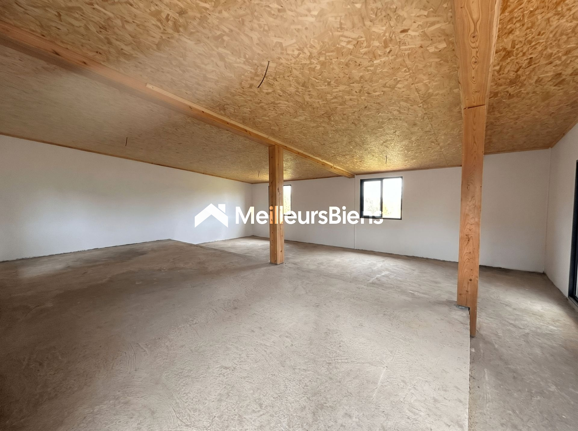 🔥 LOCAL D’ACTIVITÉ NEUF – EMPLACEMENT STRATÉGIQUE – SAINT-PIERRE 🔥