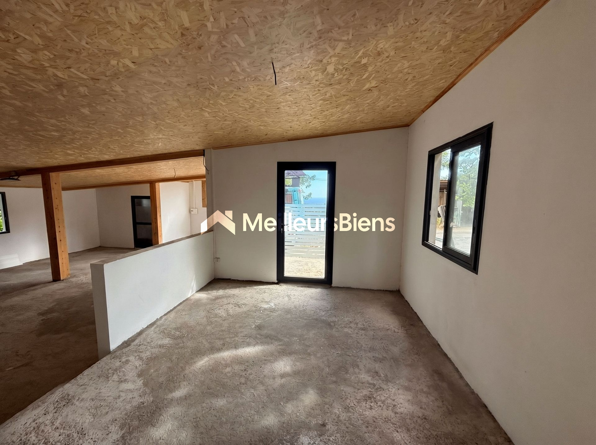 🔥 LOCAL D’ACTIVITÉ NEUF – EMPLACEMENT STRATÉGIQUE – SAINT-PIERRE 🔥