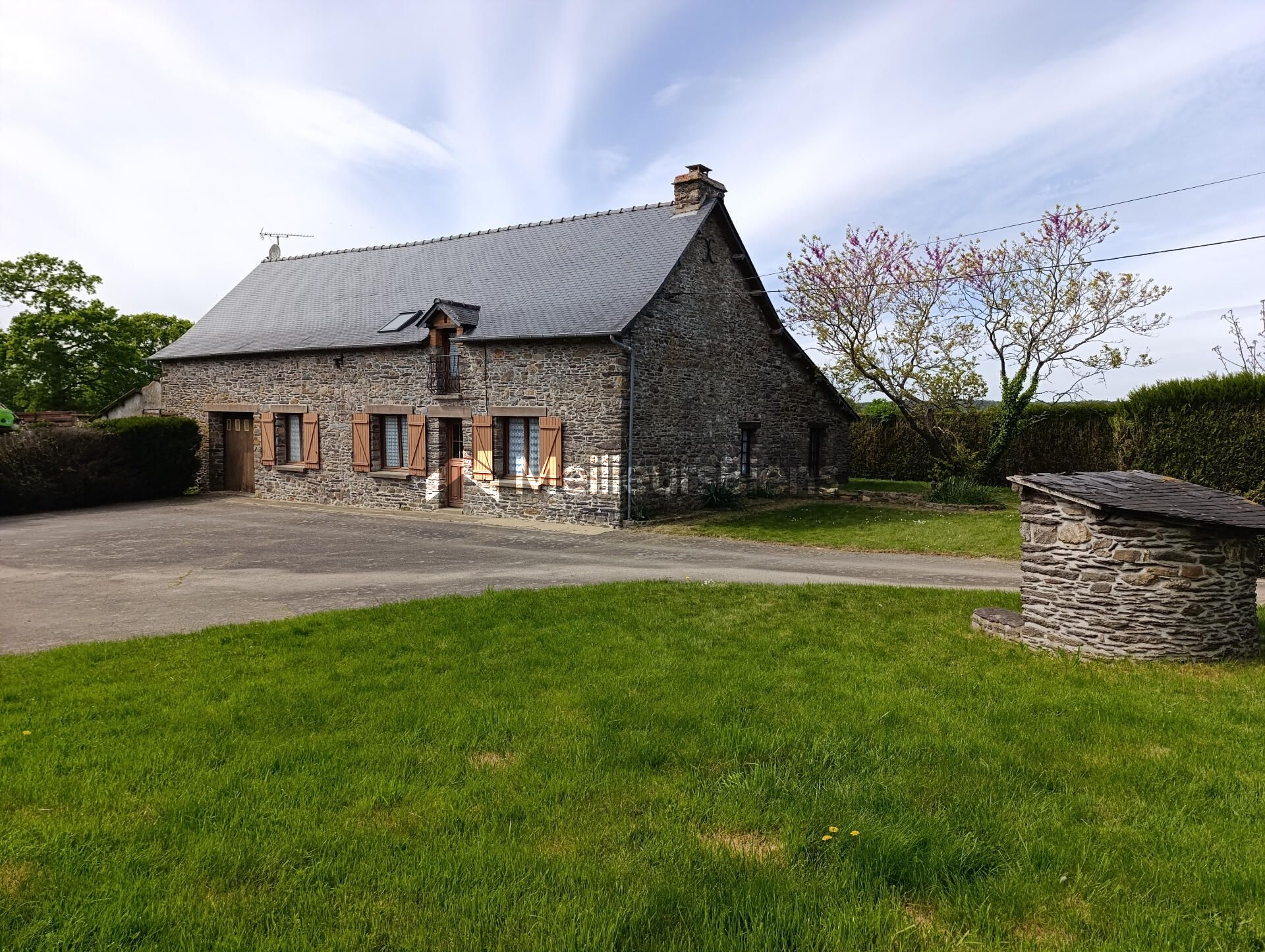 Longère 165 m² hab - 5 chambres dont 3 au RDC - Triple garage - 3380 m² terrain