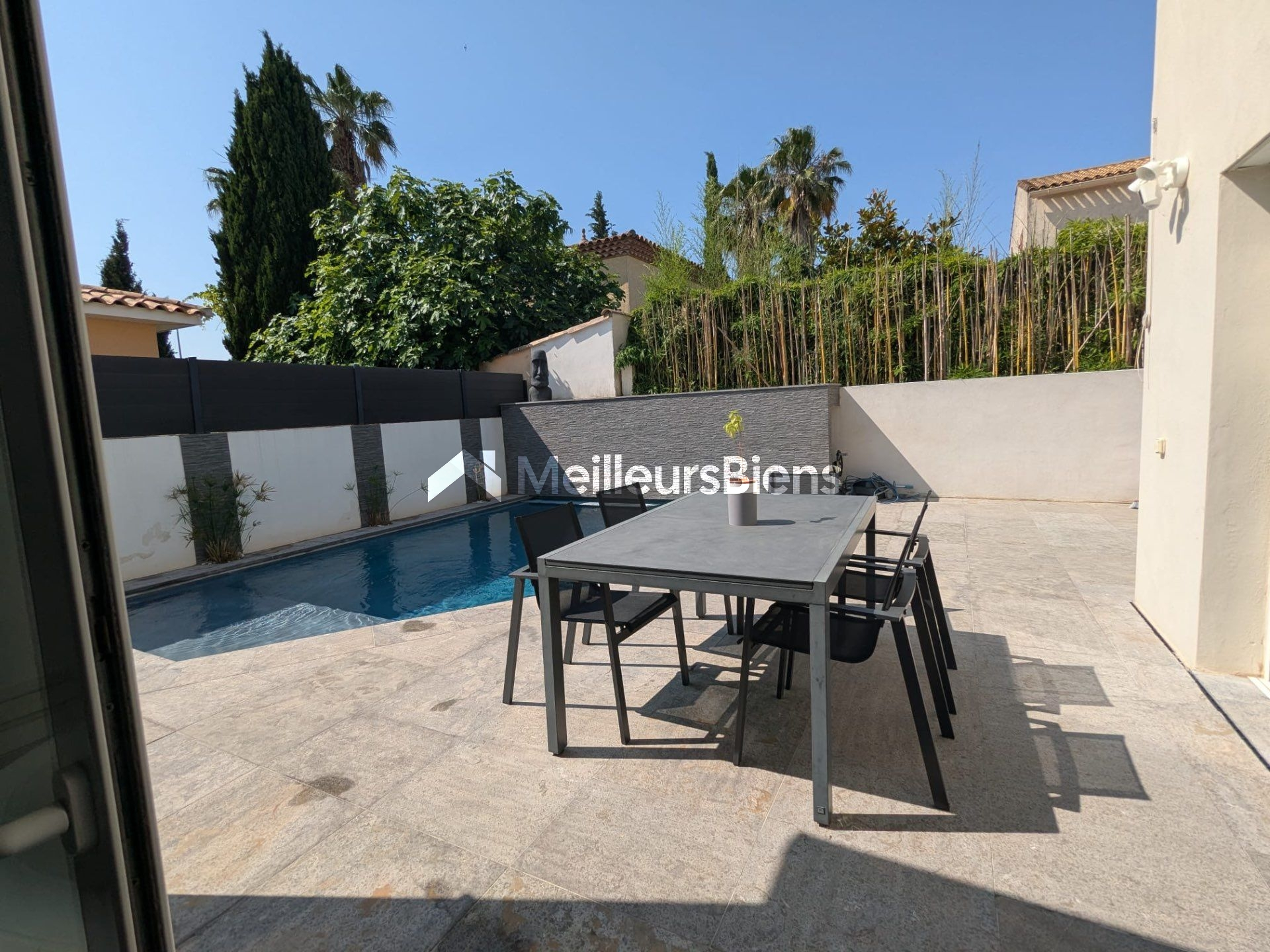Maison en impasse, piscine et 3 chambres