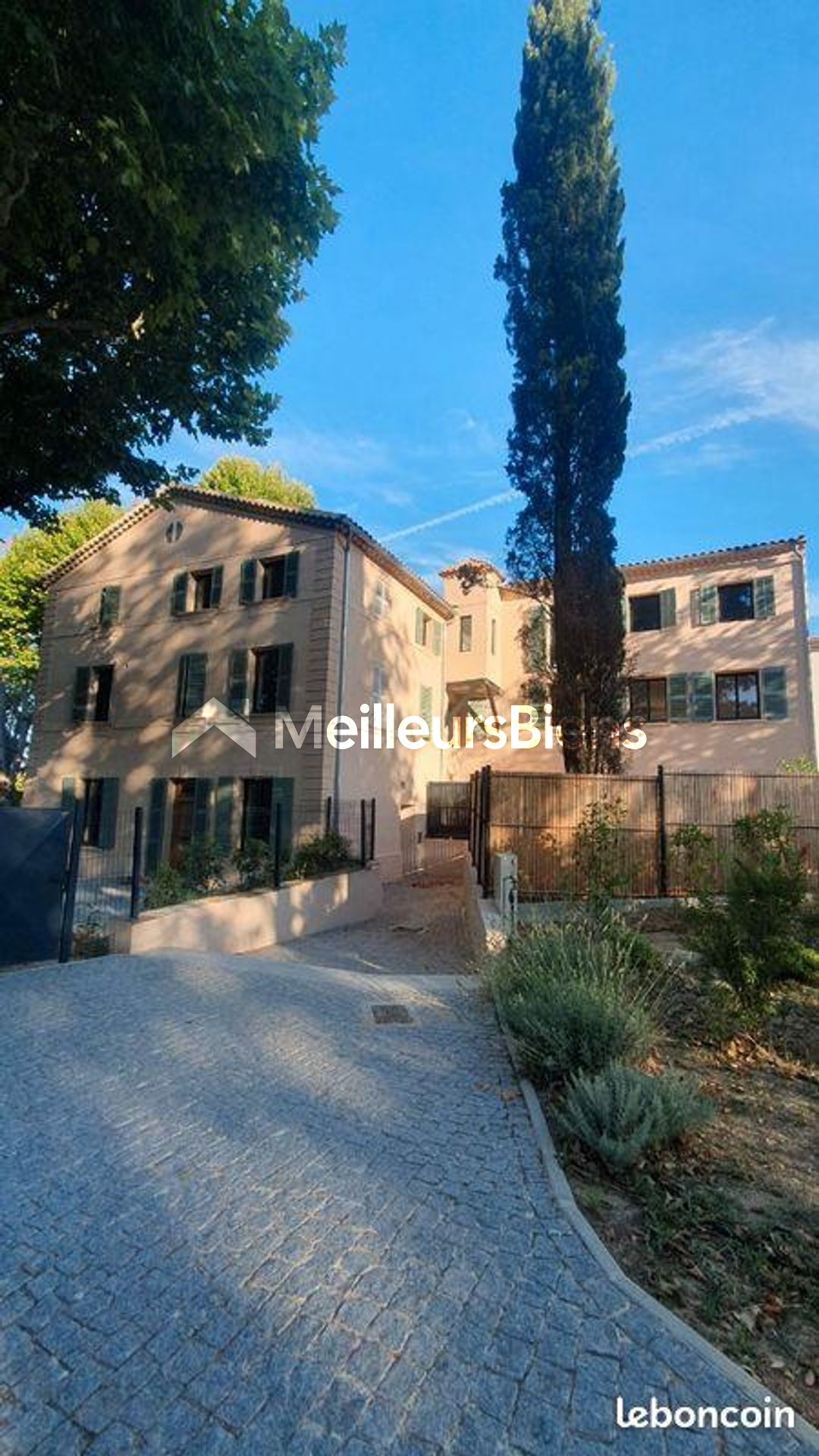 LE CASTELLET – T3 RÉNOVÉ – DERNIER ÉTAGE – CADRE EXCEPTIONNEL