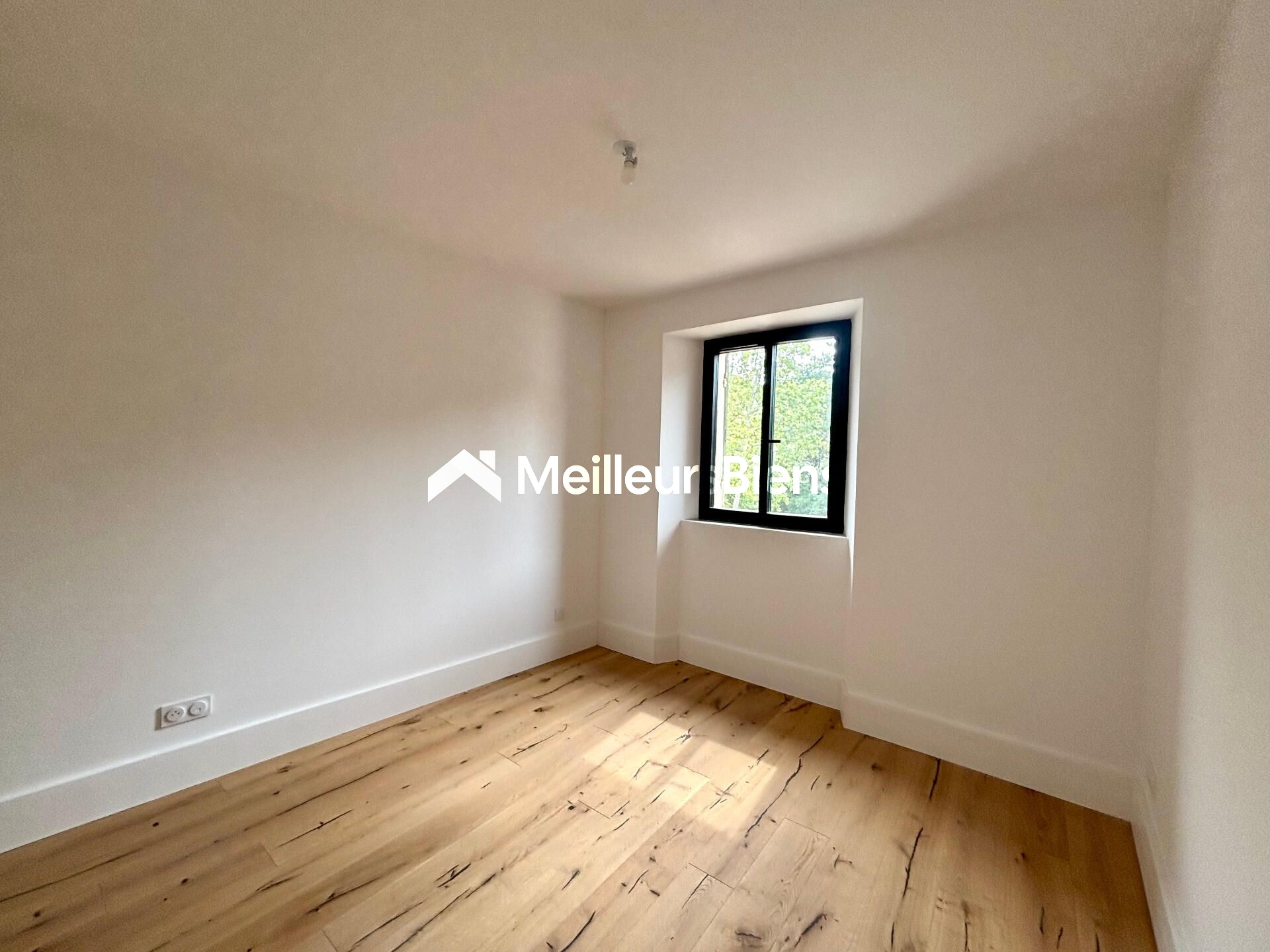 LE CASTELLET – T3 RÉNOVÉ – DERNIER ÉTAGE – CADRE EXCEPTIONNEL