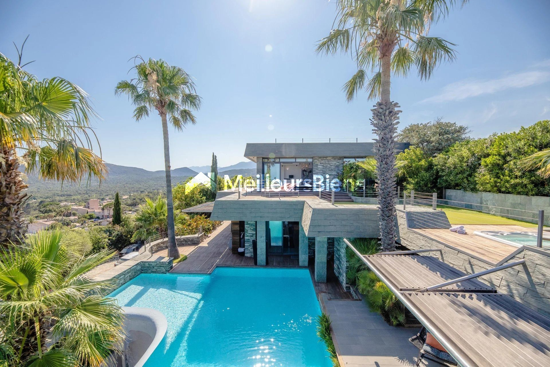 Corse : St Lucie de Porto Vecchio, villa contemporaine d'exception avec vue mer panoramique