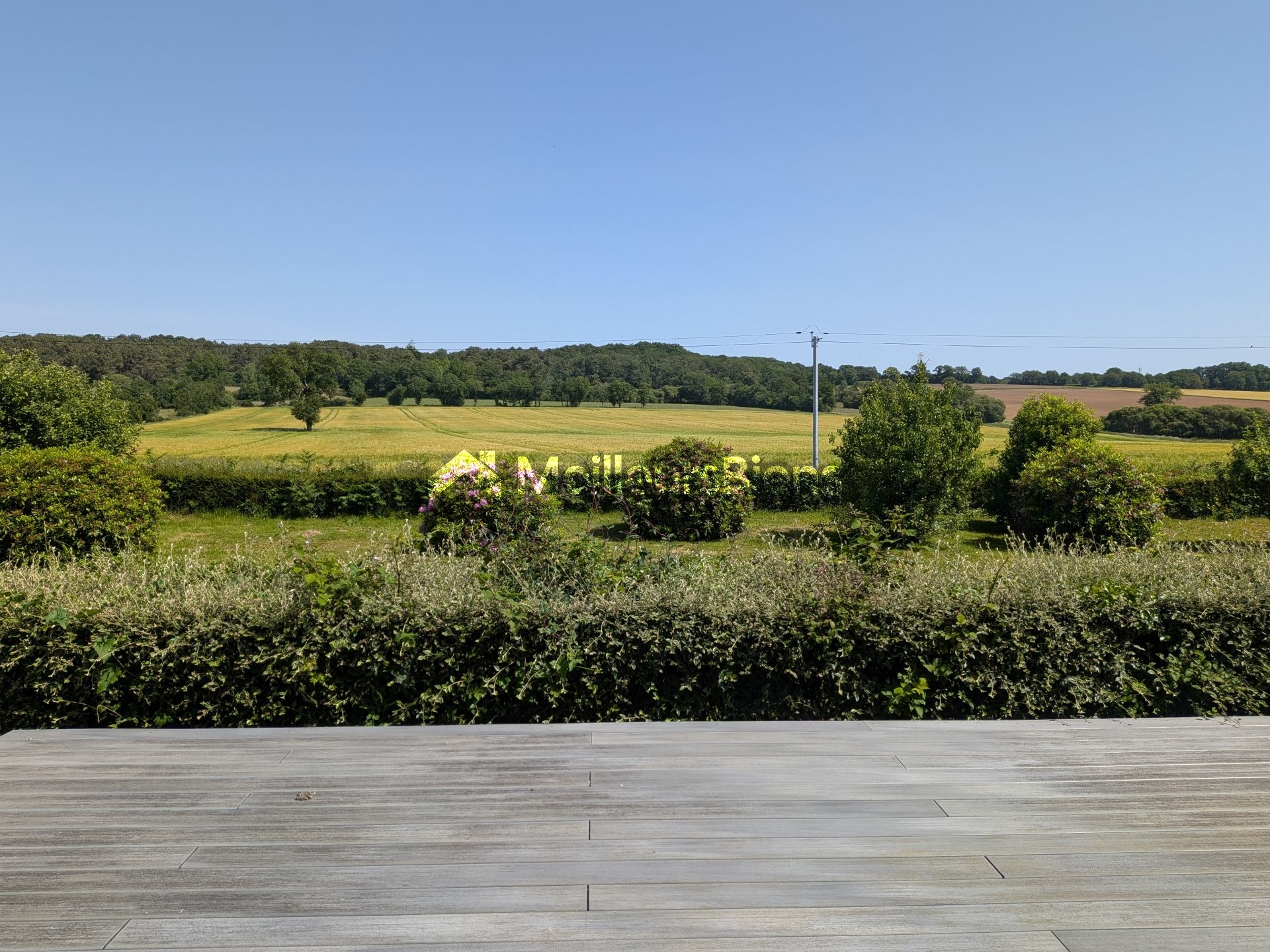Maison familiale avec vue panoramique et terrain constructible à Monteneuf