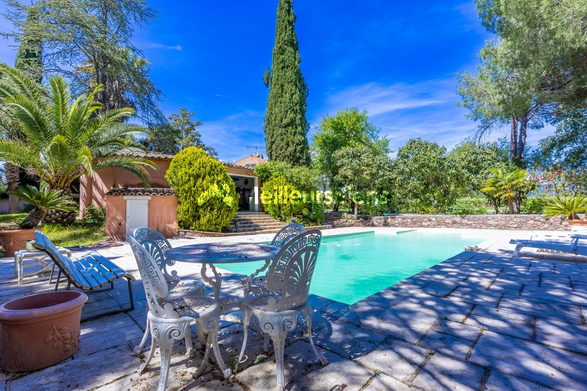 Villa 8 pièces 233 m² avec piscine sur 1 hectare à Roquebrune-sur-Argens
