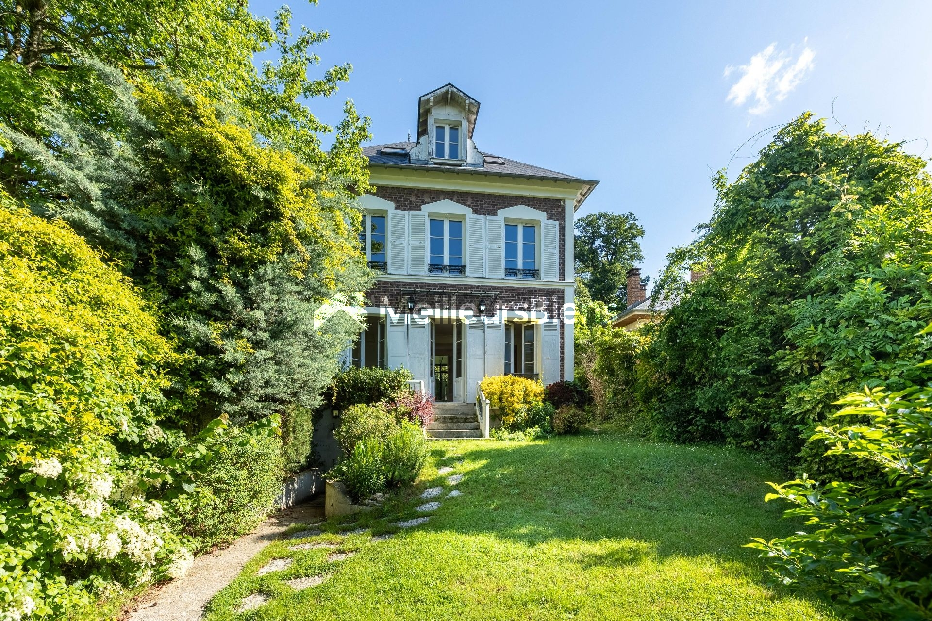 A la lisière du Parc de Saint-Cloud, Jolie maison familiale rénovée
