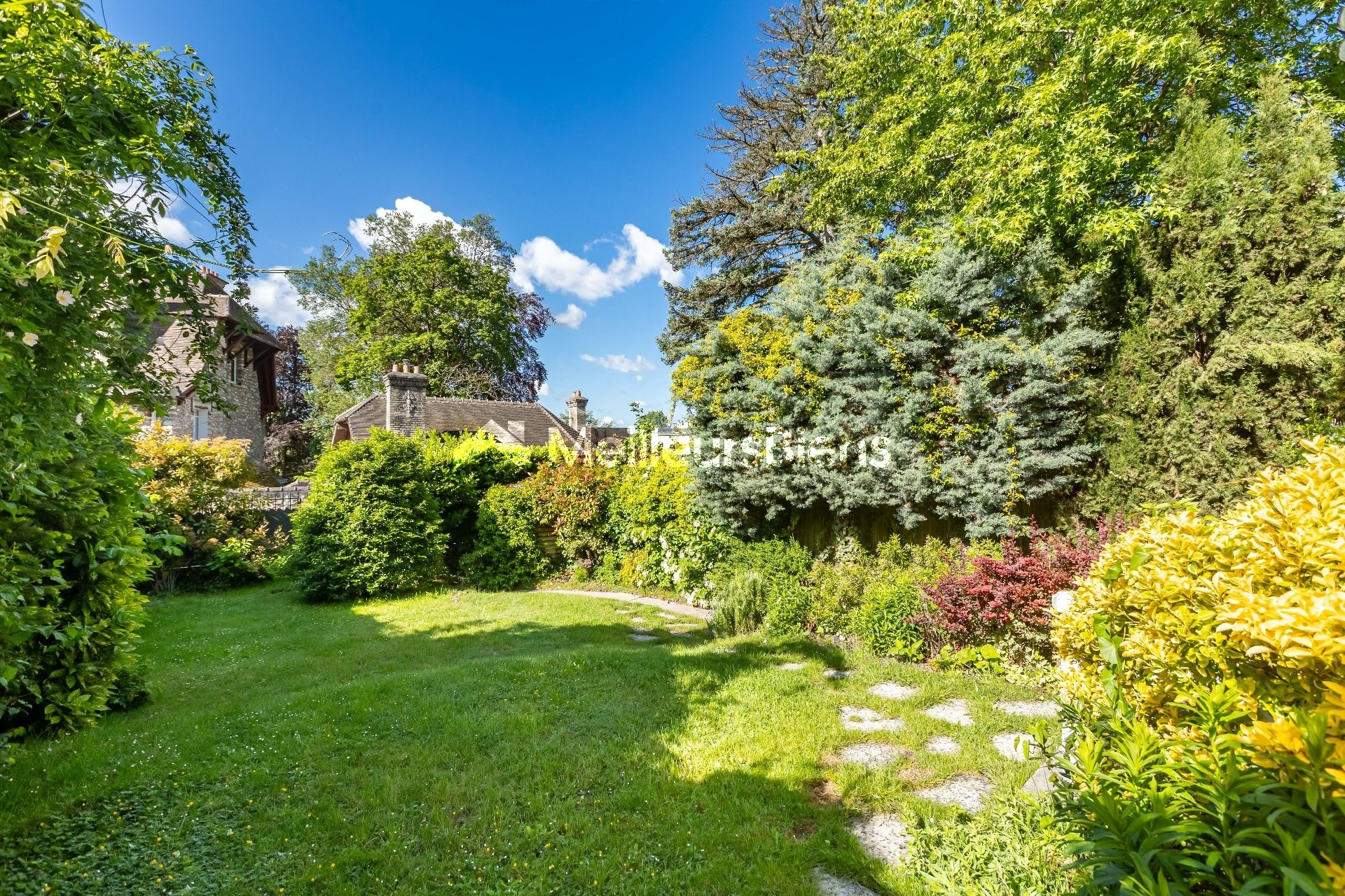 A la lisière du Parc de Saint-Cloud, Jolie maison familiale rénovée