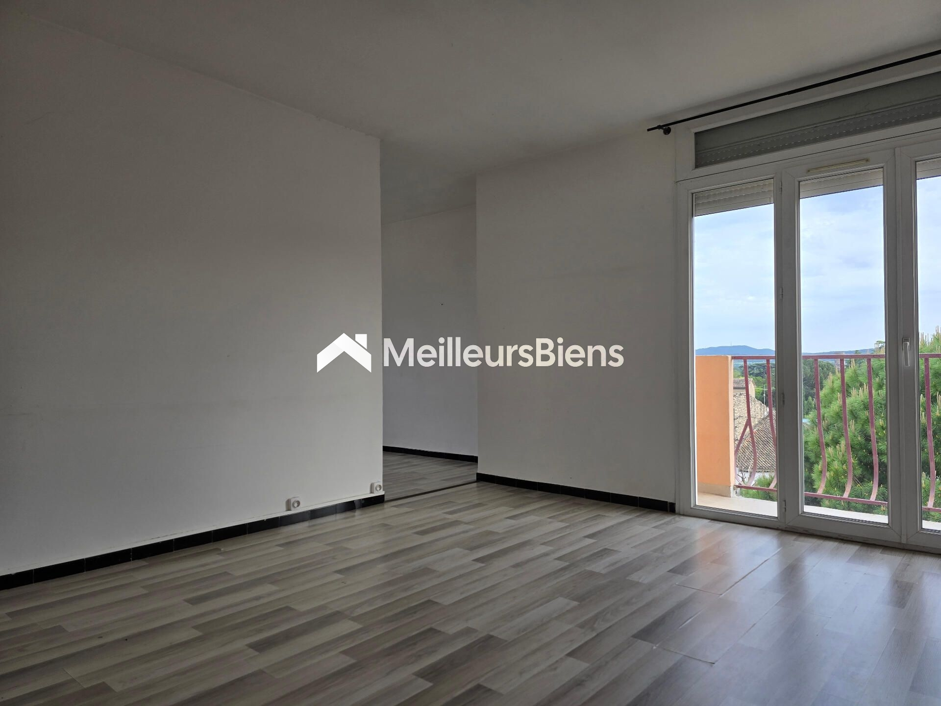 Appartement T5 de 89,68 m² avec balcon au centre de Pont-Saint-Esprit
