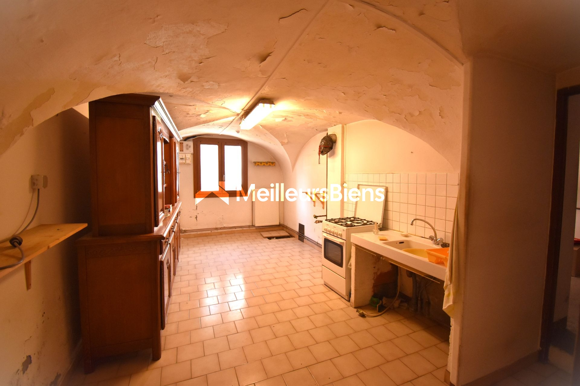 Maison de village à rénover 377 m² à Val-des-Prés avec jardin