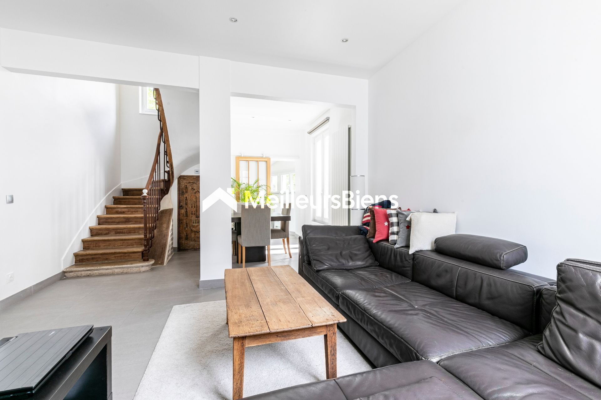 RUEIL-MALMAISON - COEUR DE VILLE - MAISON 93 M² (65 M² CARREZ) - REFAITE A NEUF - 2 CHAMBRES - SOUS-SOL - PARKING EN LOCATION -