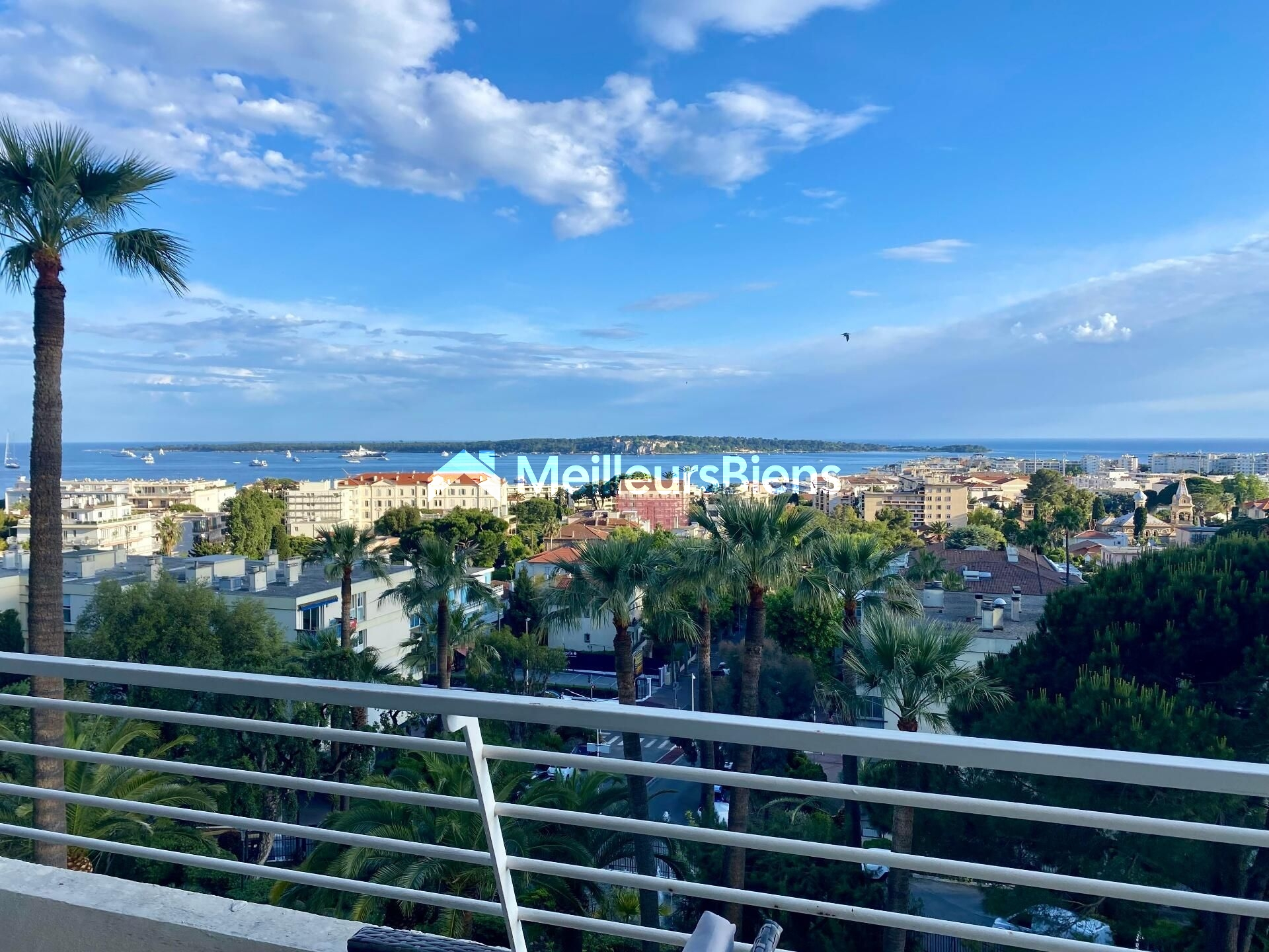 Cannes Maréchal Juin : Grand 2 pièces 53 m2 avec belle terrasse et vue mer