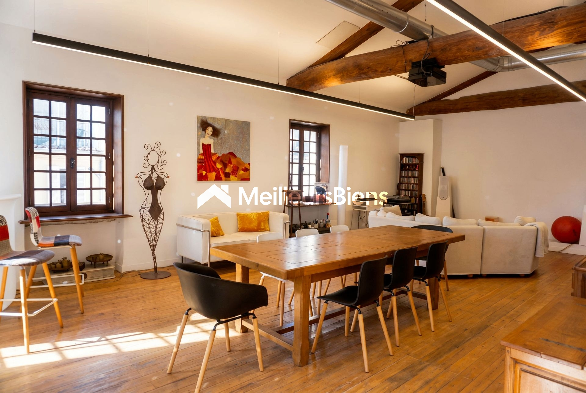 Loft de 250m2 sur le vieux port au coeur de Marseille - usage familial et/ou professionnel.