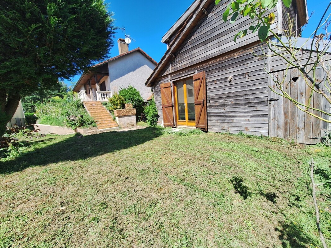 Maison individuelle à vendre à Collonges-et-Premières (21110) Cette maison de 8 pièces, dont 5 chambres. Idéale pour les familles,