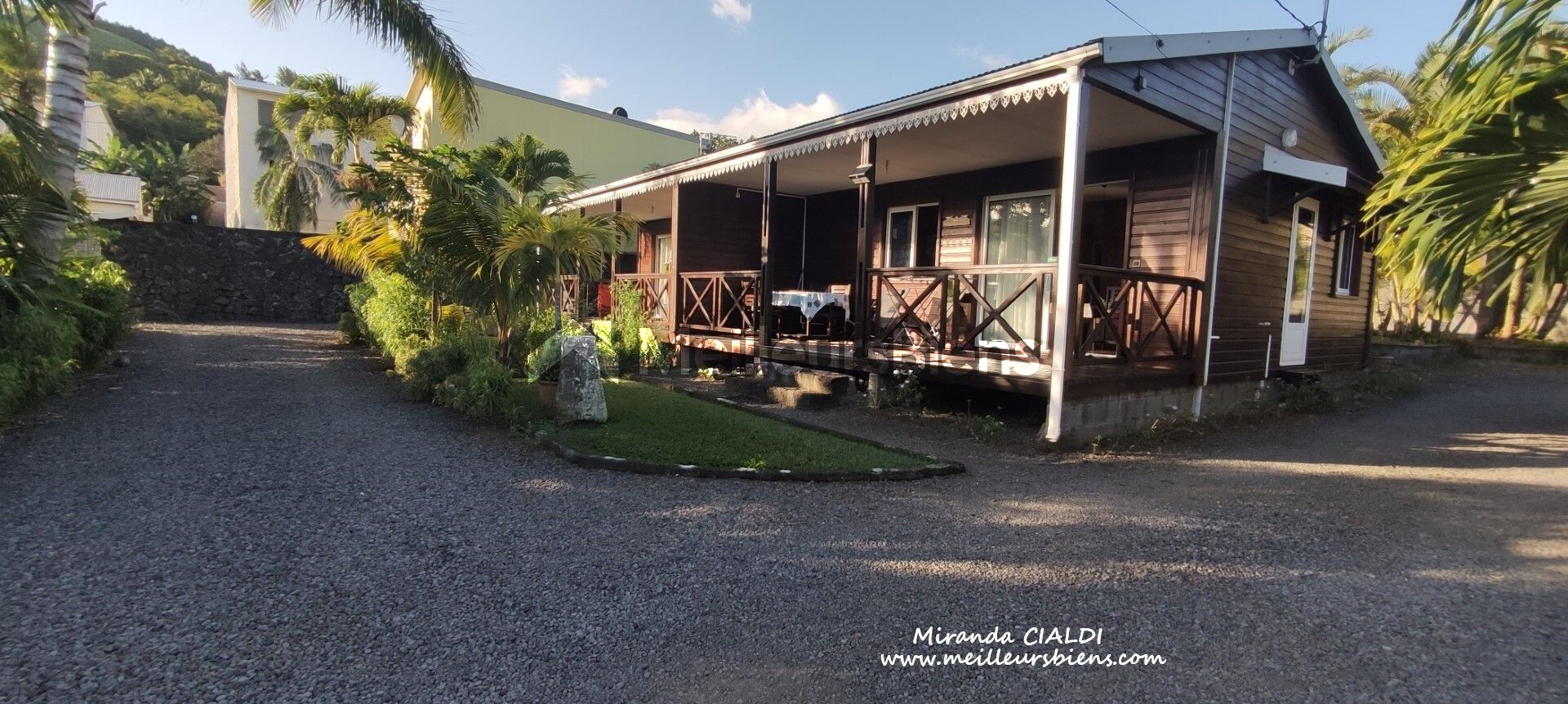 Ensemble Immobilier Meublé 2 CHALETS jumelés F3 - 502m2 / 2 STUDIOS - 861m2/ Terrain à Bâtir 494m2